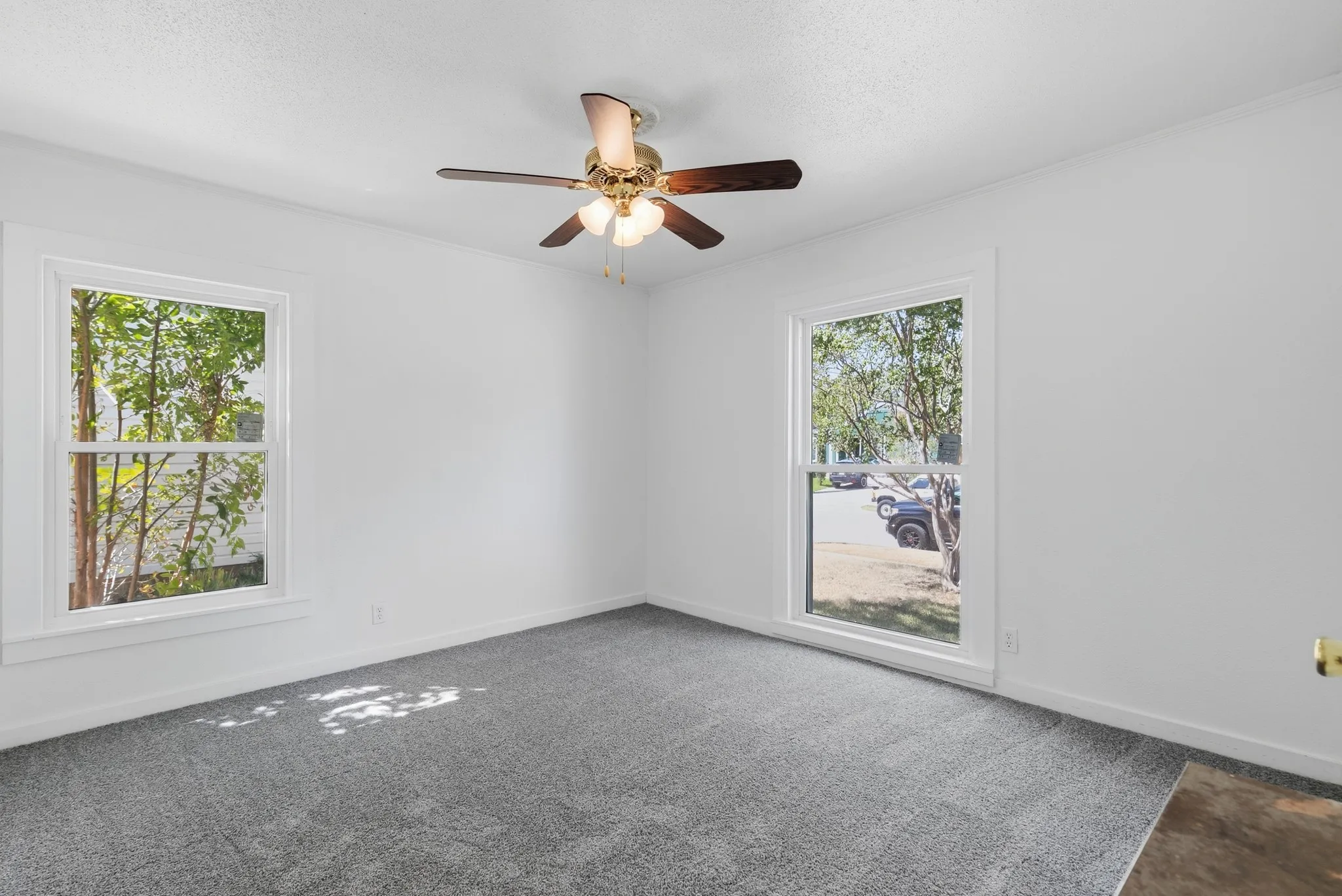 Single Family Residence For Sale in Dallas County , 913 Tamara Lane, Grand Prairie, Texas 75051, 2 Bedroom, 1 Bathroom, 1 Garage spaces, 1,051 Sqft, built in 1952, mls#21379049, Real Estate Agent in Grand Prairie, Homes For Sale in Dallas county, Homes For Sale in Grand Prairie, Realtor in Grand Prairie Texas, Real Estate Brokerage Independent Realty Texas, Luminita Cordes Realtor