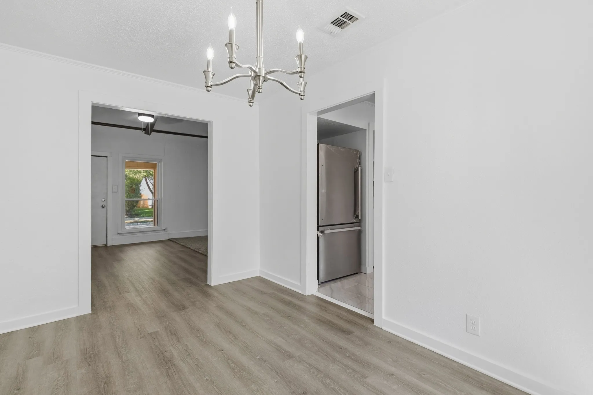 Single Family Residence For Sale in Dallas County , 913 Tamara Lane, Grand Prairie, Texas 75051, 2 Bedroom, 1 Bathroom, 1 Garage spaces, 1,051 Sqft, built in 1952, mls#21379049, Real Estate Agent in Grand Prairie, Homes For Sale in Dallas county, Homes For Sale in Grand Prairie, Realtor in Grand Prairie Texas, Real Estate Brokerage Independent Realty Texas, Luminita Cordes Realtor