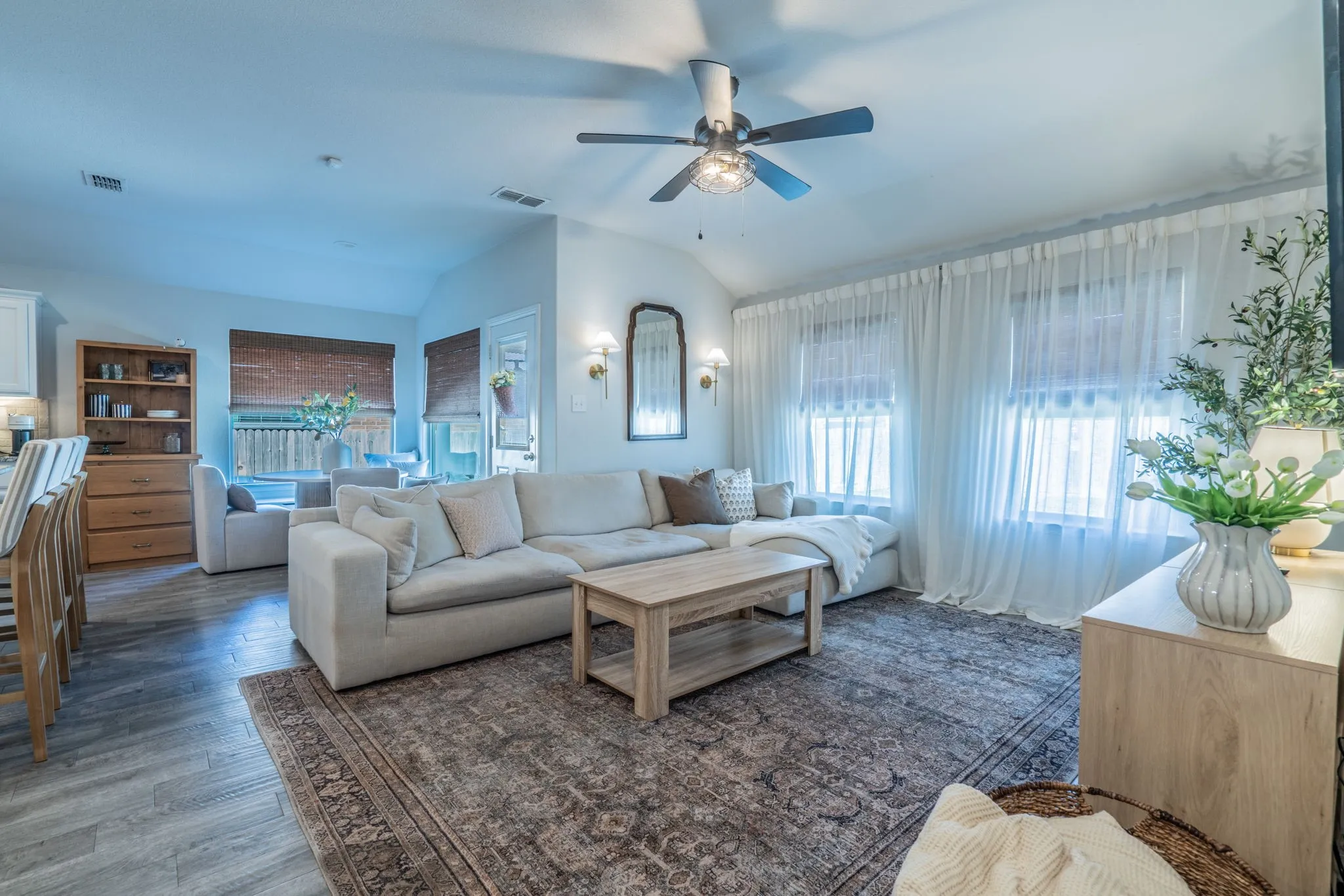 Living room to kitchen nook