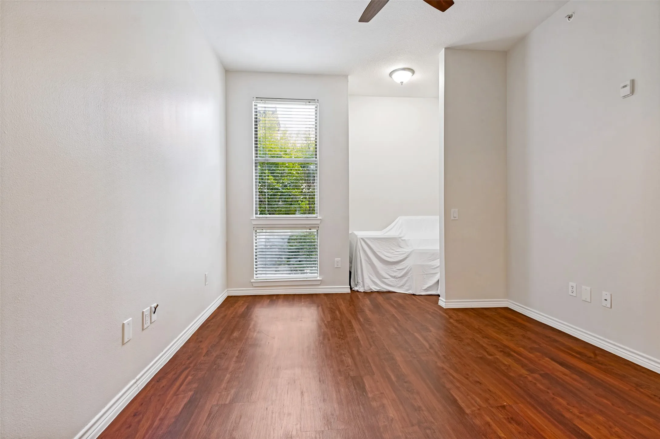 Condominium For Sale in Tarrant County , 201 W Lancaster Avenue 212, Fort Worth, Texas 76102, 2 Bedroom, 2 Bathroom, 1 Garage spaces, 928 Sqft, built in 2005, mls#21383336, Real Estate Agent in Fort Worth, Homes For Sale in Tarrant county, Homes For Sale in Fort Worth, Realtor in Fort Worth Texas, Real Estate Brokerage Independent Realty Texas, Luminita Cordes Realtor