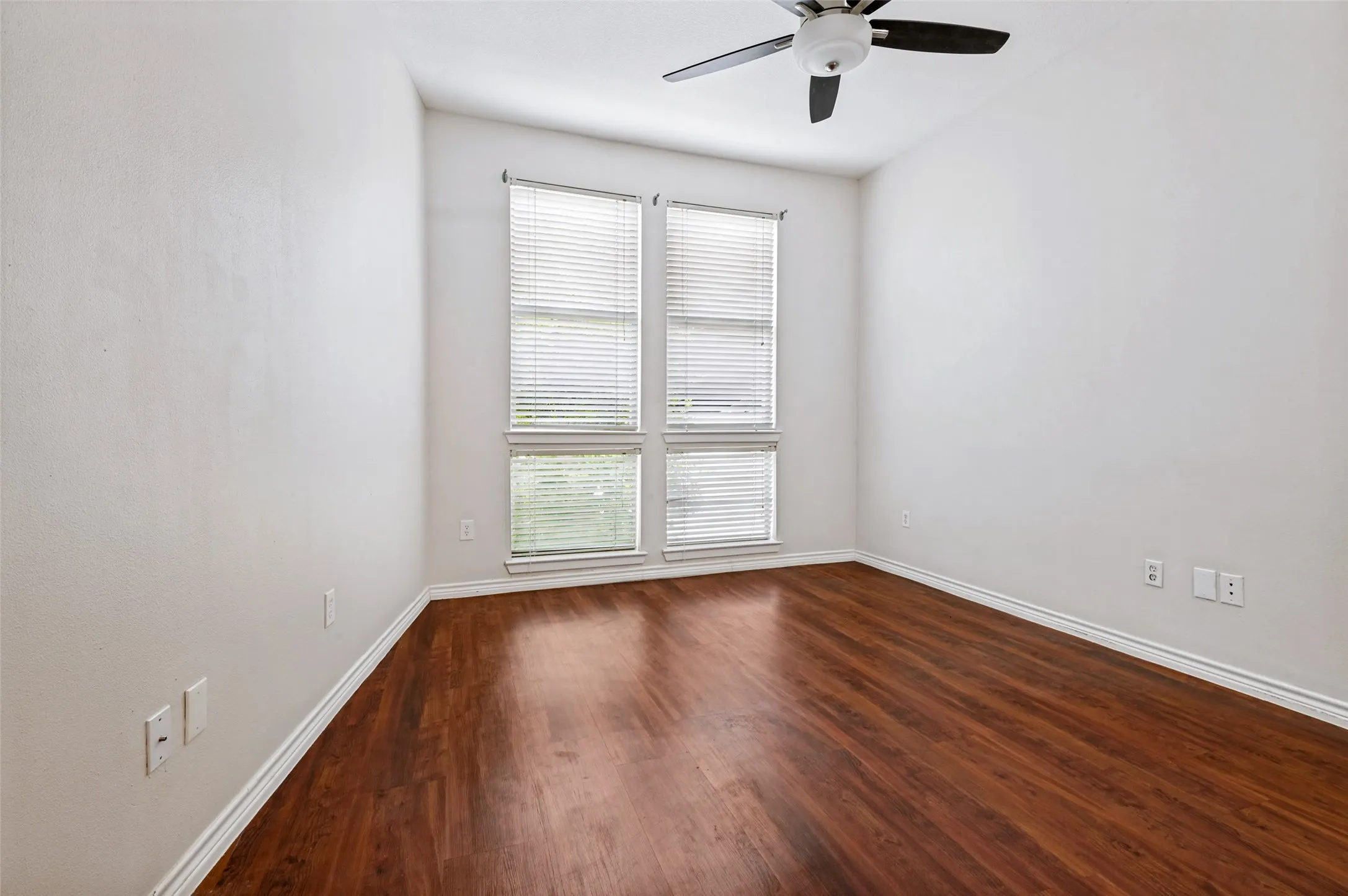 Condominium For Sale in Tarrant County , 201 W Lancaster Avenue 212, Fort Worth, Texas 76102, 2 Bedroom, 2 Bathroom, 1 Garage spaces, 928 Sqft, built in 2005, mls#21383336, Real Estate Agent in Fort Worth, Homes For Sale in Tarrant county, Homes For Sale in Fort Worth, Realtor in Fort Worth Texas, Real Estate Brokerage Independent Realty Texas, Luminita Cordes Realtor