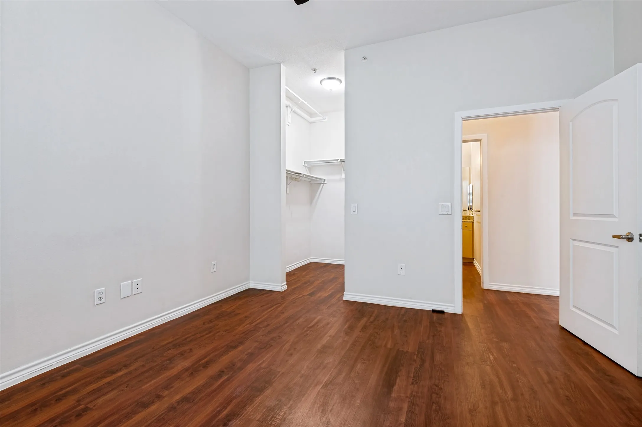Condominium For Sale in Tarrant County , 201 W Lancaster Avenue 212, Fort Worth, Texas 76102, 2 Bedroom, 2 Bathroom, 1 Garage spaces, 928 Sqft, built in 2005, mls#21383336, Real Estate Agent in Fort Worth, Homes For Sale in Tarrant county, Homes For Sale in Fort Worth, Realtor in Fort Worth Texas, Real Estate Brokerage Independent Realty Texas, Luminita Cordes Realtor