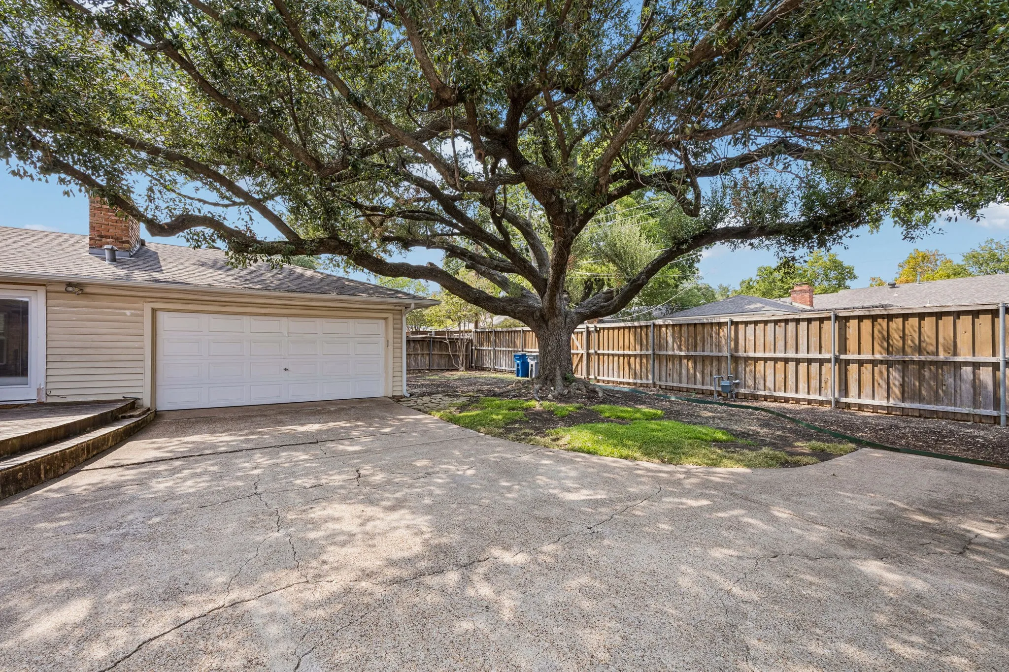 Single Family Residence For Sale in Dallas County , 10507 Royalwood Drive, Dallas, Texas 75238, 3 Bedroom, 2 Bathroom, 2 Garage spaces, 1,917 Sqft, built in 1960, mls#21383922, Real Estate Agent in Dallas, Homes For Sale in Dallas county, Homes For Sale in Dallas, Realtor in Dallas Texas, Real Estate Brokerage Independent Realty Texas, Luminita Cordes Realtor