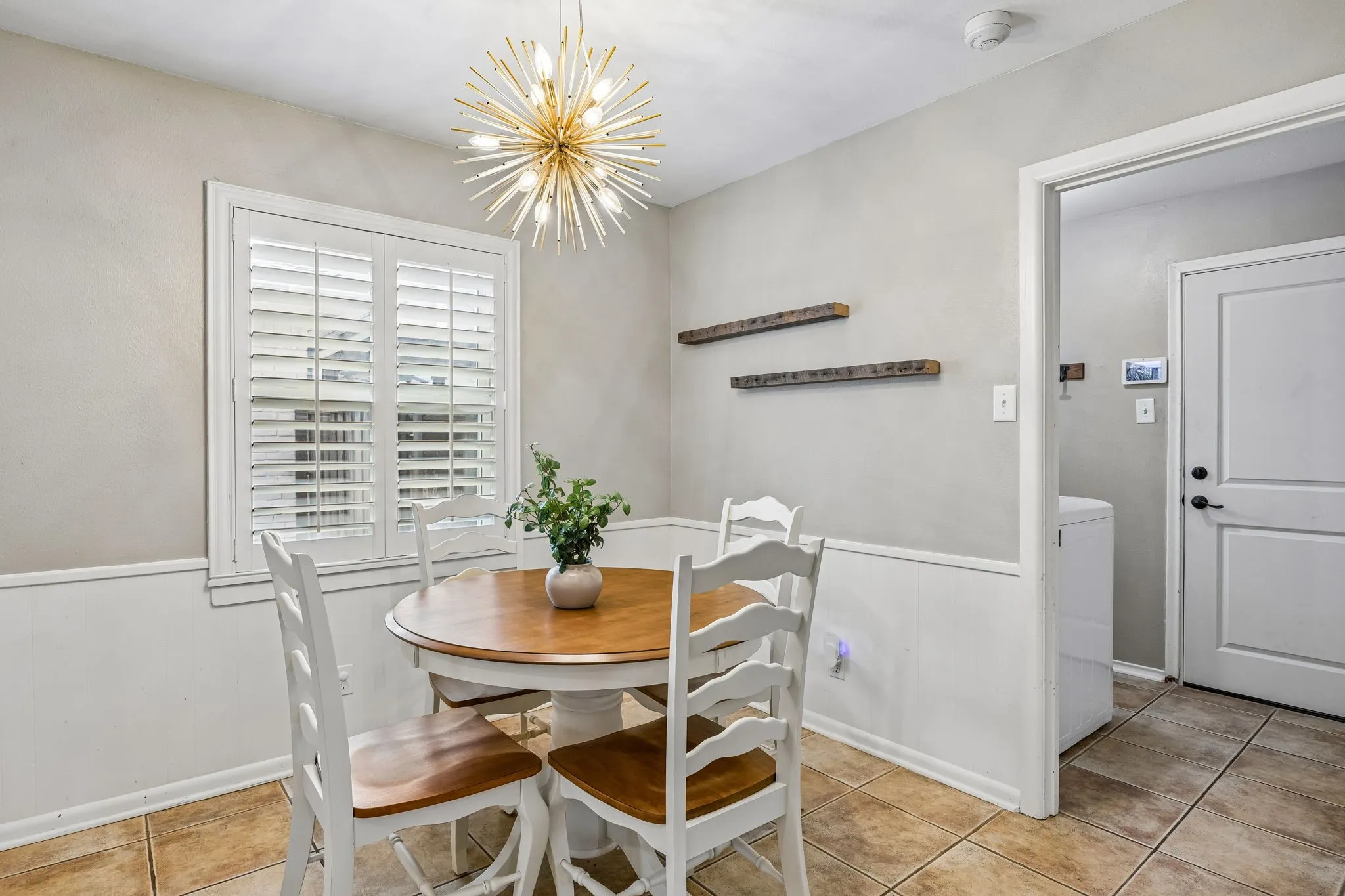 Single Family Residence For Sale in Dallas County , 10507 Royalwood Drive, Dallas, Texas 75238, 3 Bedroom, 2 Bathroom, 2 Garage spaces, 1,917 Sqft, built in 1960, mls#21383922, Real Estate Agent in Dallas, Homes For Sale in Dallas county, Homes For Sale in Dallas, Realtor in Dallas Texas, Real Estate Brokerage Independent Realty Texas, Luminita Cordes Realtor