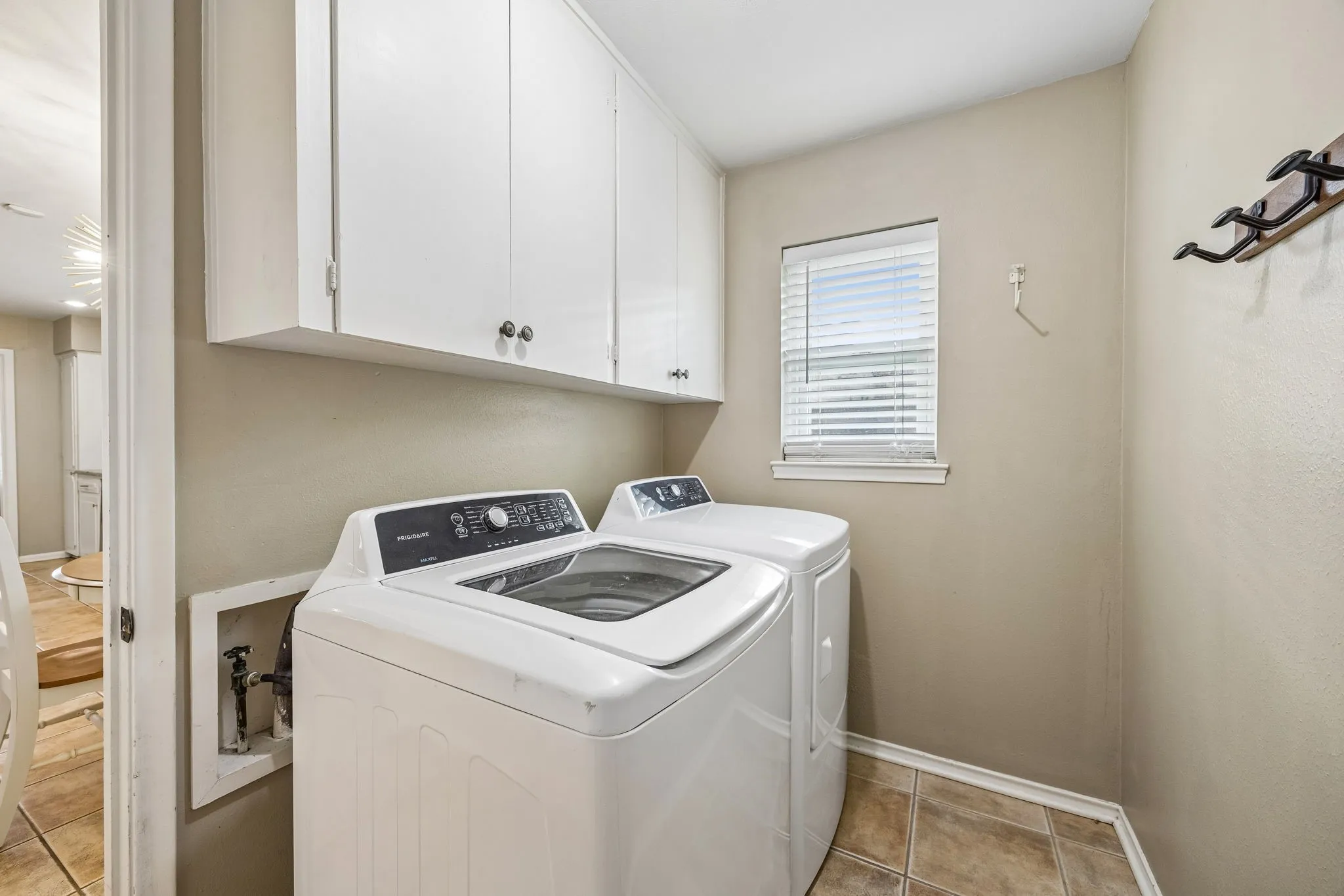 Single Family Residence For Sale in Dallas County , 10507 Royalwood Drive, Dallas, Texas 75238, 3 Bedroom, 2 Bathroom, 2 Garage spaces, 1,917 Sqft, built in 1960, mls#21383922, Real Estate Agent in Dallas, Homes For Sale in Dallas county, Homes For Sale in Dallas, Realtor in Dallas Texas, Real Estate Brokerage Independent Realty Texas, Luminita Cordes Realtor