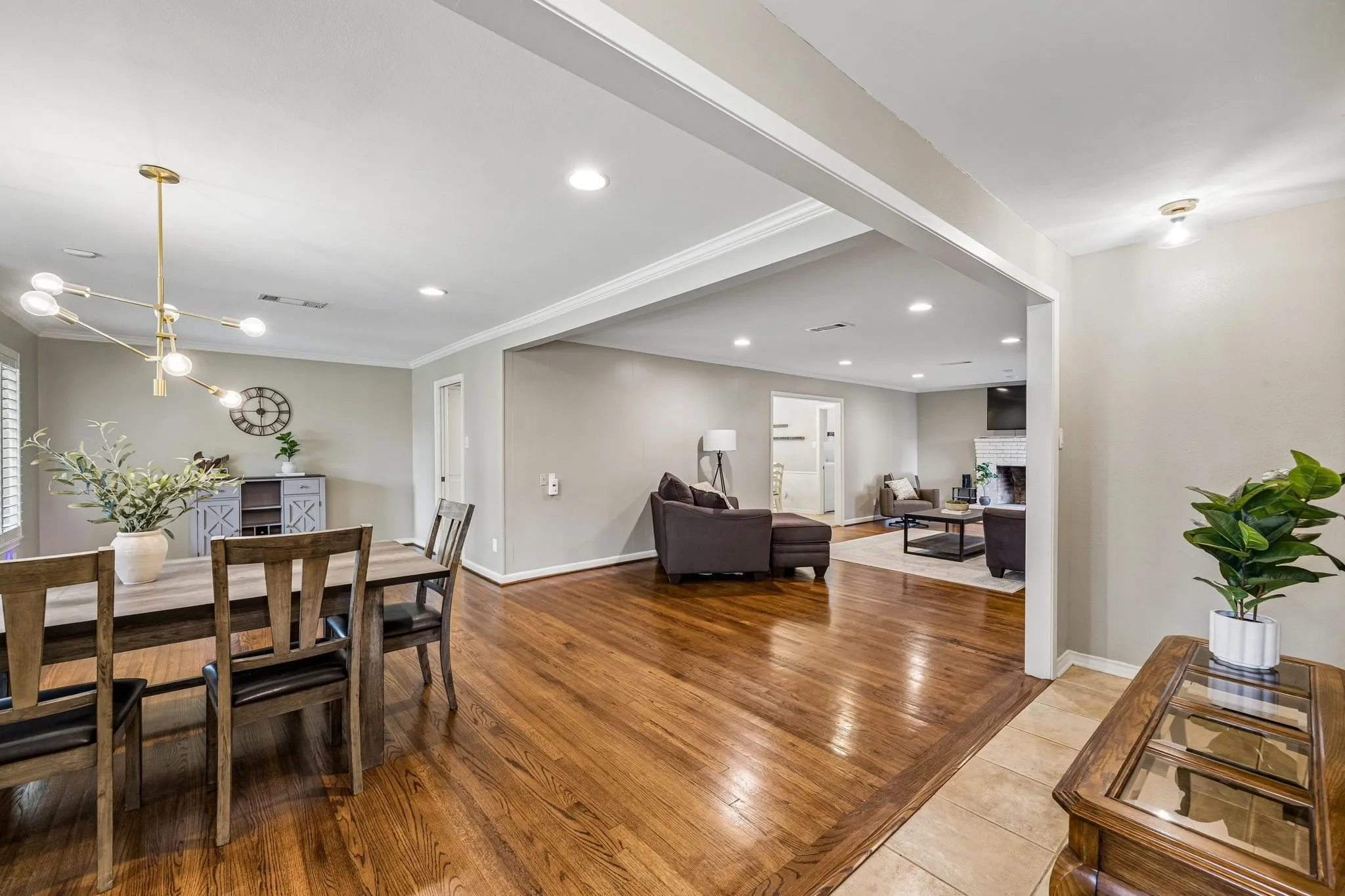 Single Family Residence For Sale in Dallas County , 10507 Royalwood Drive, Dallas, Texas 75238, 3 Bedroom, 2 Bathroom, 2 Garage spaces, 1,917 Sqft, built in 1960, mls#21383922, Real Estate Agent in Dallas, Homes For Sale in Dallas county, Homes For Sale in Dallas, Realtor in Dallas Texas, Real Estate Brokerage Independent Realty Texas, Luminita Cordes Realtor