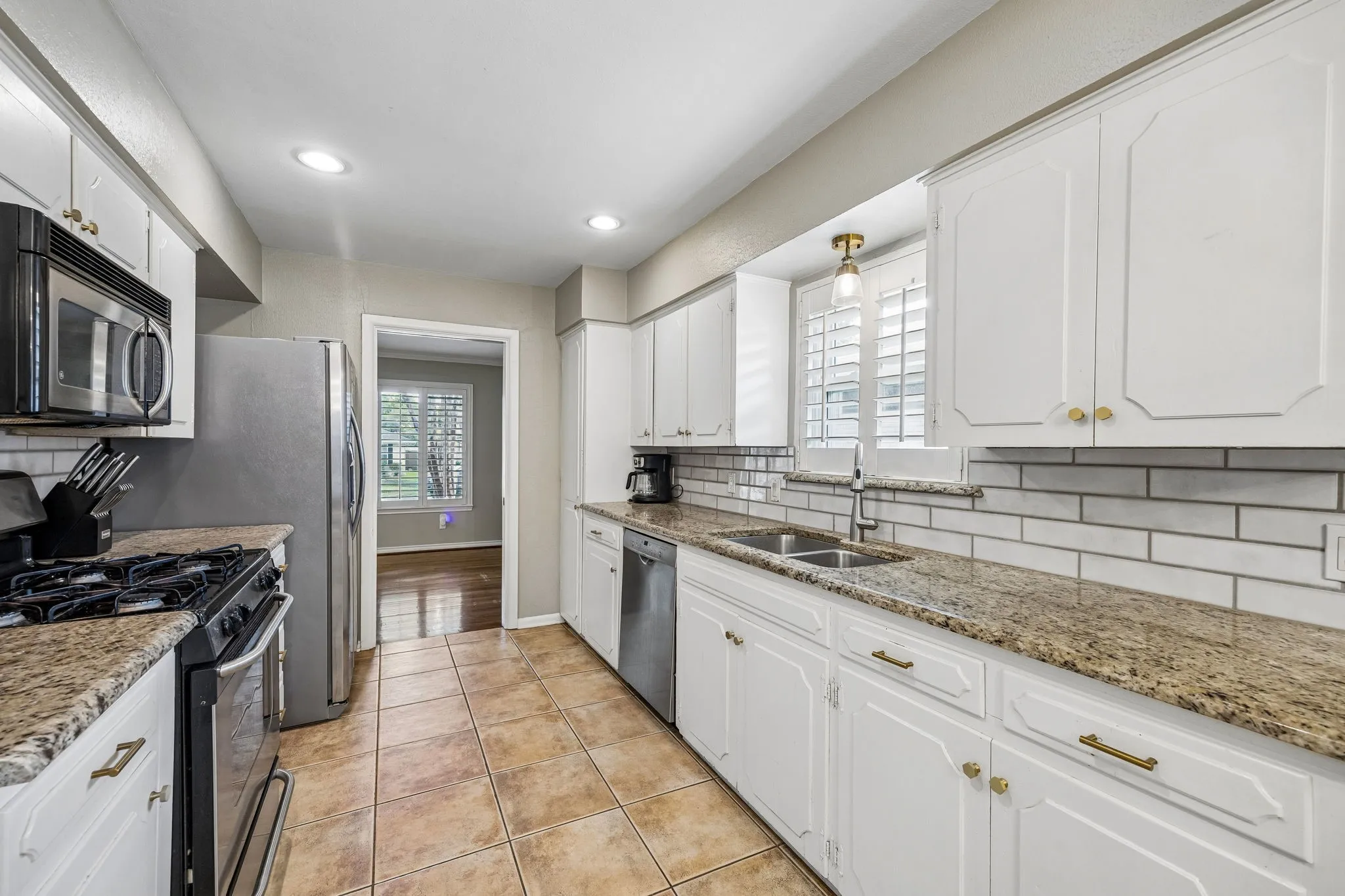 Single Family Residence For Sale in Dallas County , 10507 Royalwood Drive, Dallas, Texas 75238, 3 Bedroom, 2 Bathroom, 2 Garage spaces, 1,917 Sqft, built in 1960, mls#21383922, Real Estate Agent in Dallas, Homes For Sale in Dallas county, Homes For Sale in Dallas, Realtor in Dallas Texas, Real Estate Brokerage Independent Realty Texas, Luminita Cordes Realtor