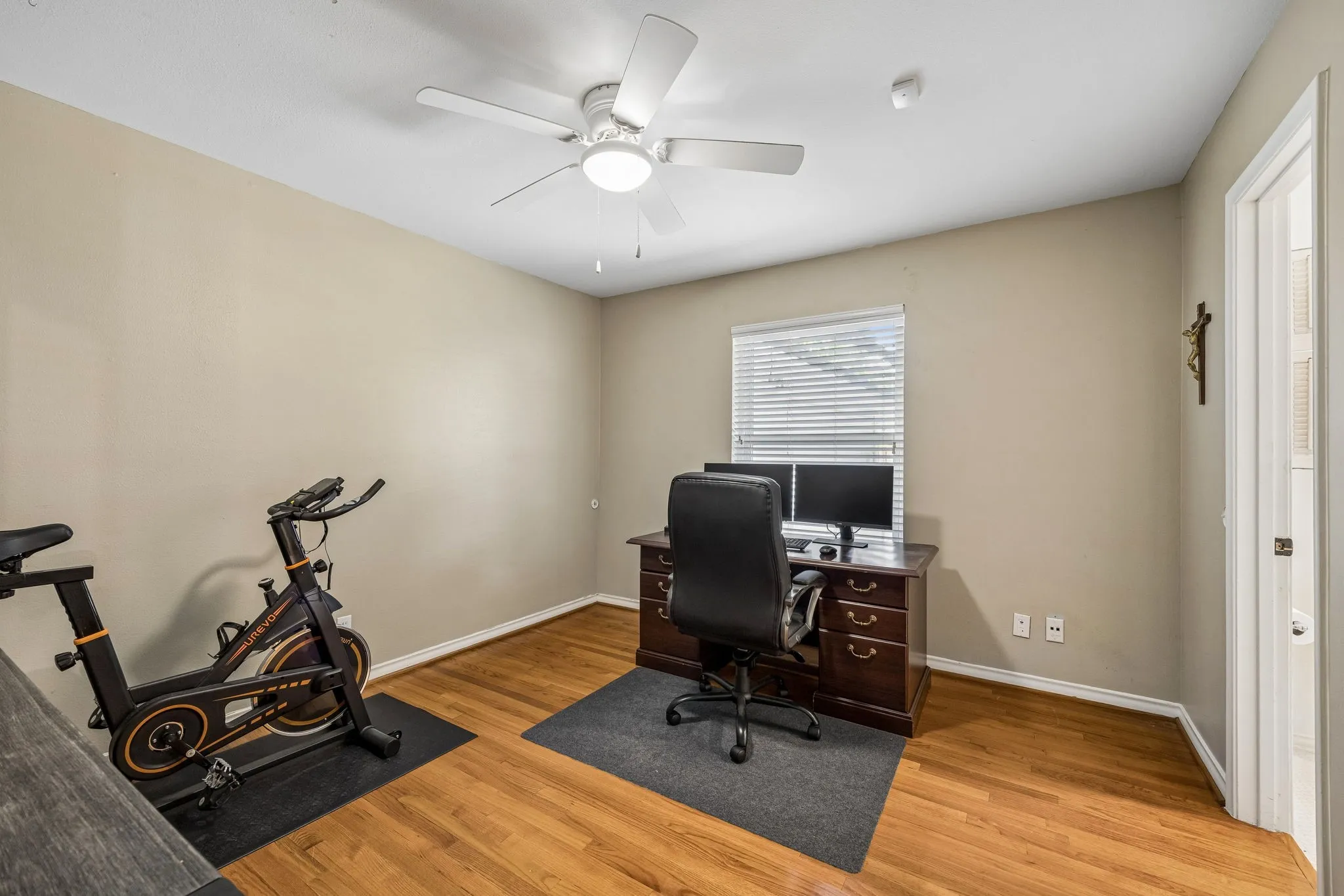 Single Family Residence For Sale in Dallas County , 10507 Royalwood Drive, Dallas, Texas 75238, 3 Bedroom, 2 Bathroom, 2 Garage spaces, 1,917 Sqft, built in 1960, mls#21383922, Real Estate Agent in Dallas, Homes For Sale in Dallas county, Homes For Sale in Dallas, Realtor in Dallas Texas, Real Estate Brokerage Independent Realty Texas, Luminita Cordes Realtor
