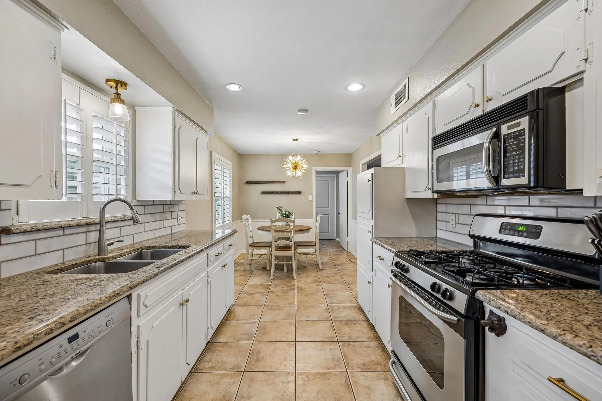 Single Family Residence For Sale in Dallas County , 10507 Royalwood Drive, Dallas, Texas 75238, 3 Bedroom, 2 Bathroom, 2 Garage spaces, 1,917 Sqft, built in 1960, mls#21383922, Real Estate Agent in Dallas, Homes For Sale in Dallas county, Homes For Sale in Dallas, Realtor in Dallas Texas, Real Estate Brokerage Independent Realty Texas, Luminita Cordes Realtor