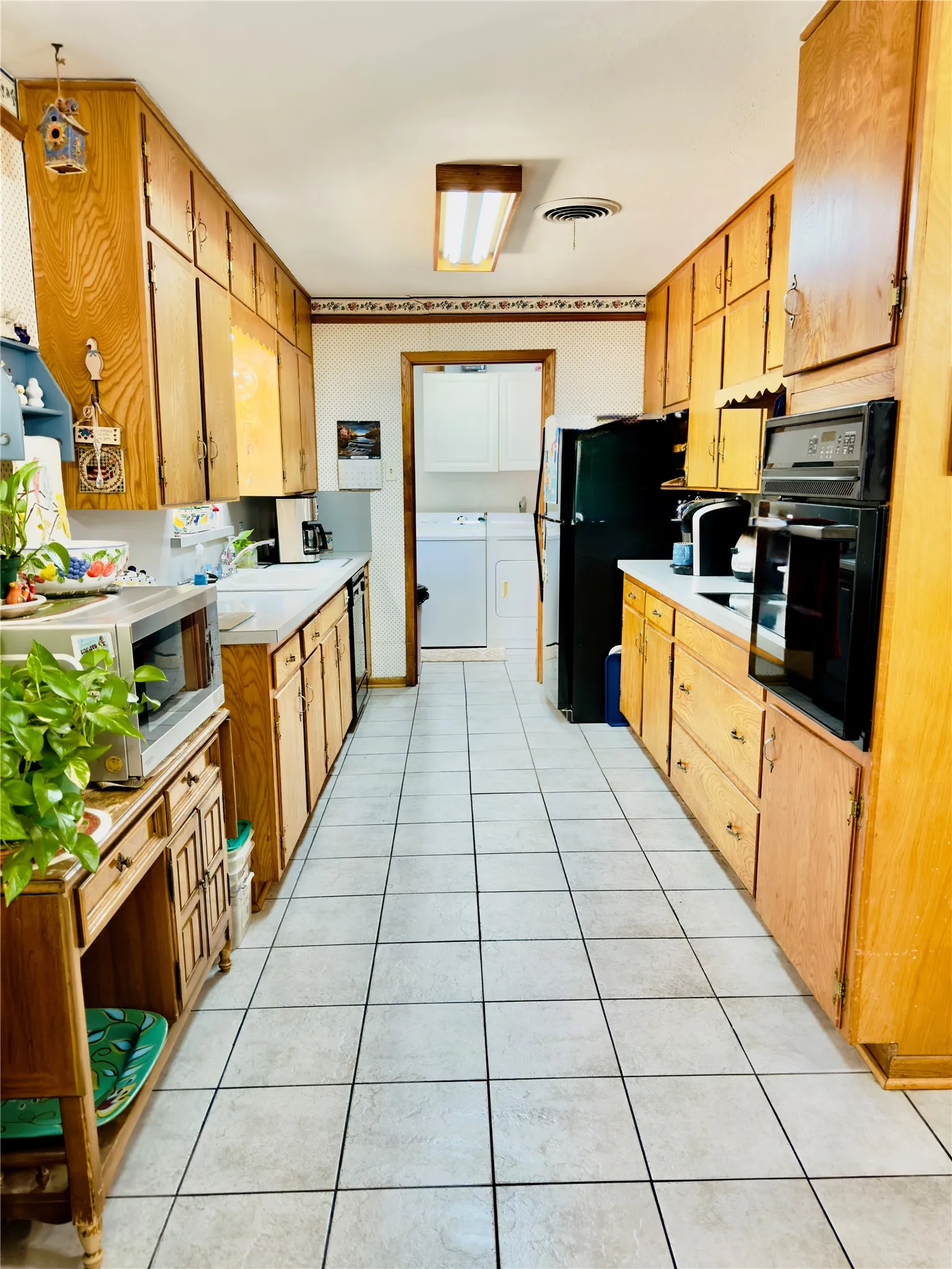 Single Family Residence For Sale in Tarrant County , 1552 Montclair Drive, Fort Worth, Texas 76103, 6 Bedroom, 3 Bathroom, 2 Garage spaces, 2,291 Sqft, built in 1957, mls#21383004, Real Estate Agent in Fort Worth, Homes For Sale in Tarrant county, Homes For Sale in Fort Worth, Realtor in Fort Worth Texas, Real Estate Brokerage Independent Realty Texas, Luminita Cordes Realtor