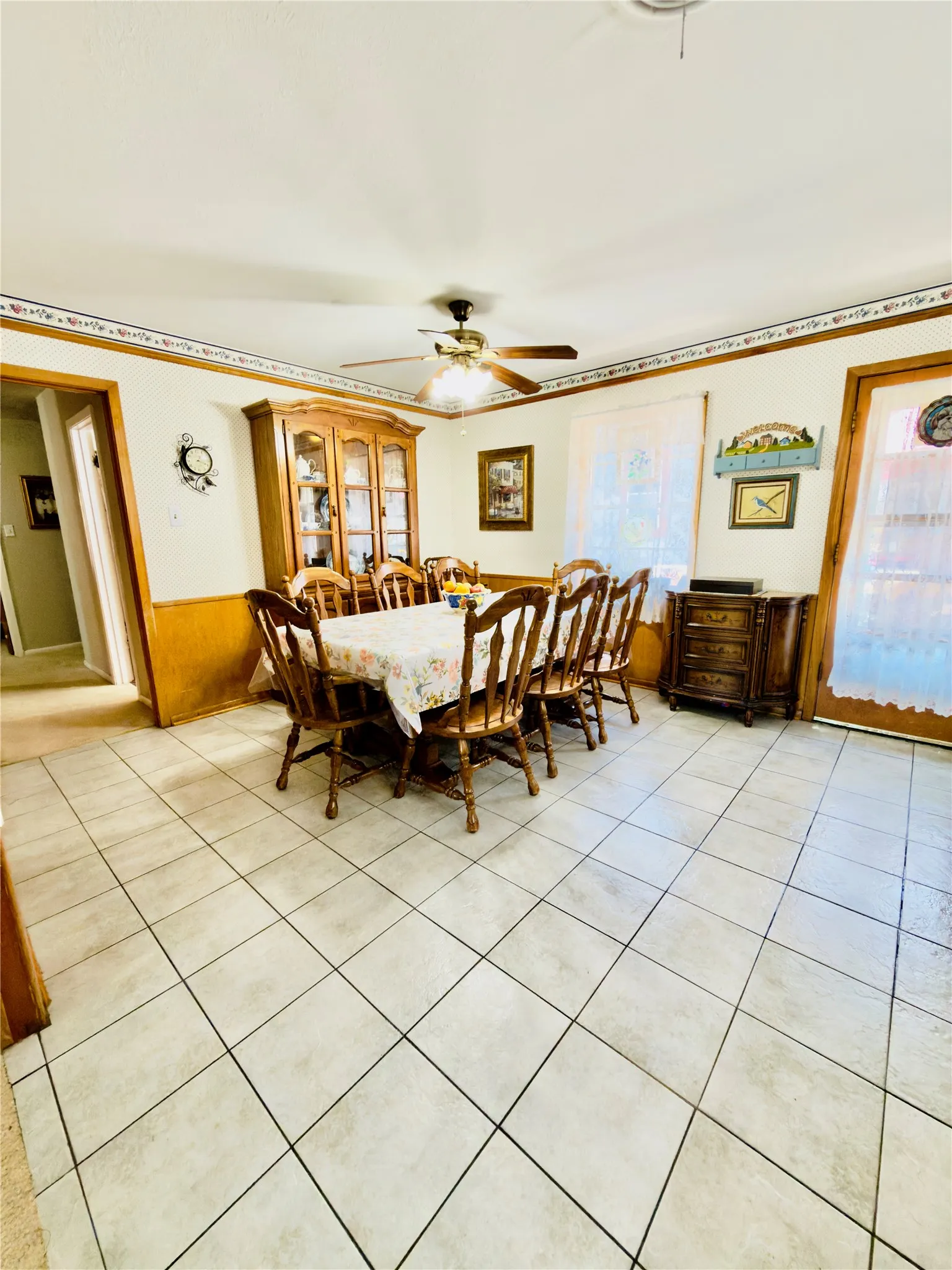 Single Family Residence For Sale in Tarrant County , 1552 Montclair Drive, Fort Worth, Texas 76103, 6 Bedroom, 3 Bathroom, 2 Garage spaces, 2,291 Sqft, built in 1957, mls#21383004, Real Estate Agent in Fort Worth, Homes For Sale in Tarrant county, Homes For Sale in Fort Worth, Realtor in Fort Worth Texas, Real Estate Brokerage Independent Realty Texas, Luminita Cordes Realtor