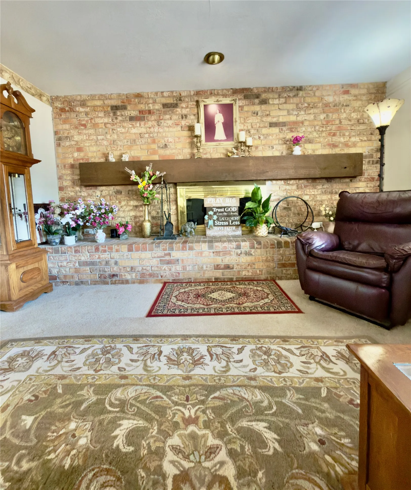 Single Family Residence For Sale in Tarrant County , 1552 Montclair Drive, Fort Worth, Texas 76103, 6 Bedroom, 3 Bathroom, 2 Garage spaces, 2,291 Sqft, built in 1957, mls#21383004, Real Estate Agent in Fort Worth, Homes For Sale in Tarrant county, Homes For Sale in Fort Worth, Realtor in Fort Worth Texas, Real Estate Brokerage Independent Realty Texas, Luminita Cordes Realtor