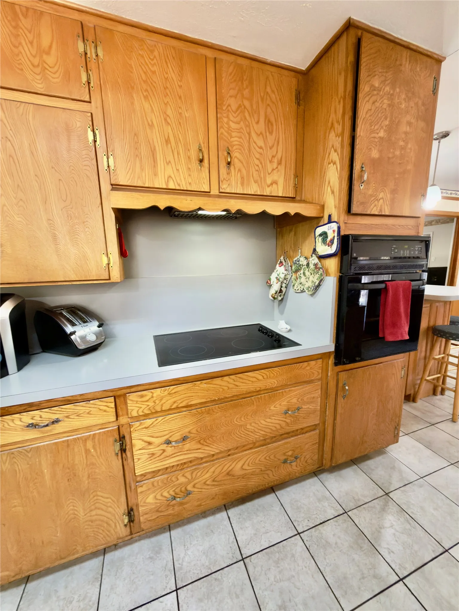 Single Family Residence For Sale in Tarrant County , 1552 Montclair Drive, Fort Worth, Texas 76103, 6 Bedroom, 3 Bathroom, 2 Garage spaces, 2,291 Sqft, built in 1957, mls#21383004, Real Estate Agent in Fort Worth, Homes For Sale in Tarrant county, Homes For Sale in Fort Worth, Realtor in Fort Worth Texas, Real Estate Brokerage Independent Realty Texas, Luminita Cordes Realtor