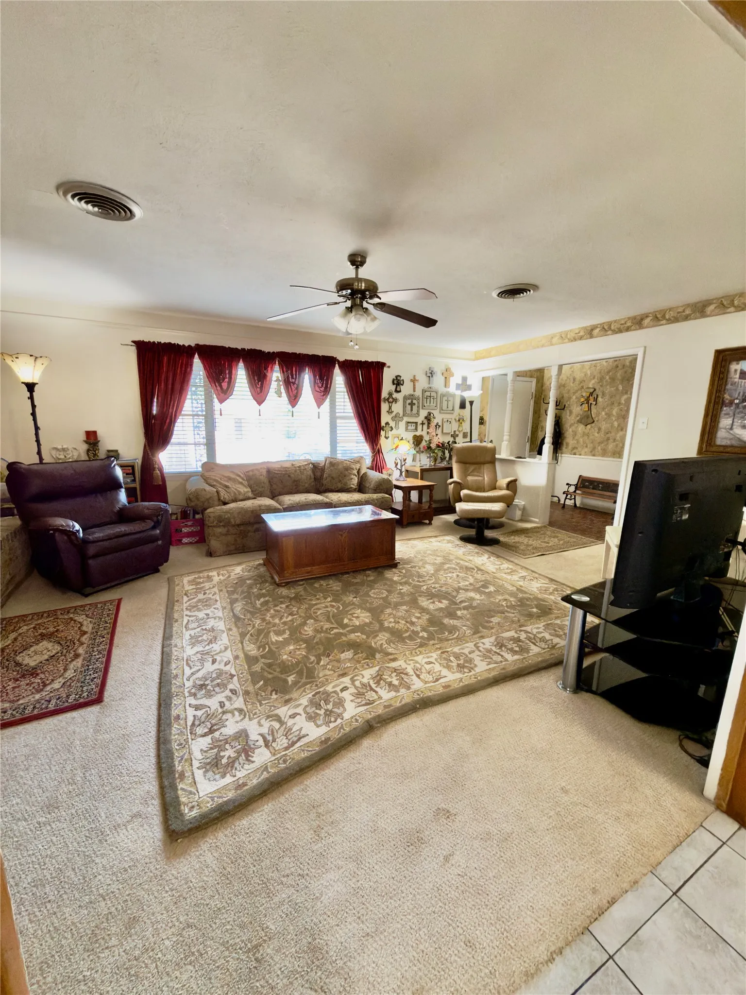 Single Family Residence For Sale in Tarrant County , 1552 Montclair Drive, Fort Worth, Texas 76103, 6 Bedroom, 3 Bathroom, 2 Garage spaces, 2,291 Sqft, built in 1957, mls#21383004, Real Estate Agent in Fort Worth, Homes For Sale in Tarrant county, Homes For Sale in Fort Worth, Realtor in Fort Worth Texas, Real Estate Brokerage Independent Realty Texas, Luminita Cordes Realtor