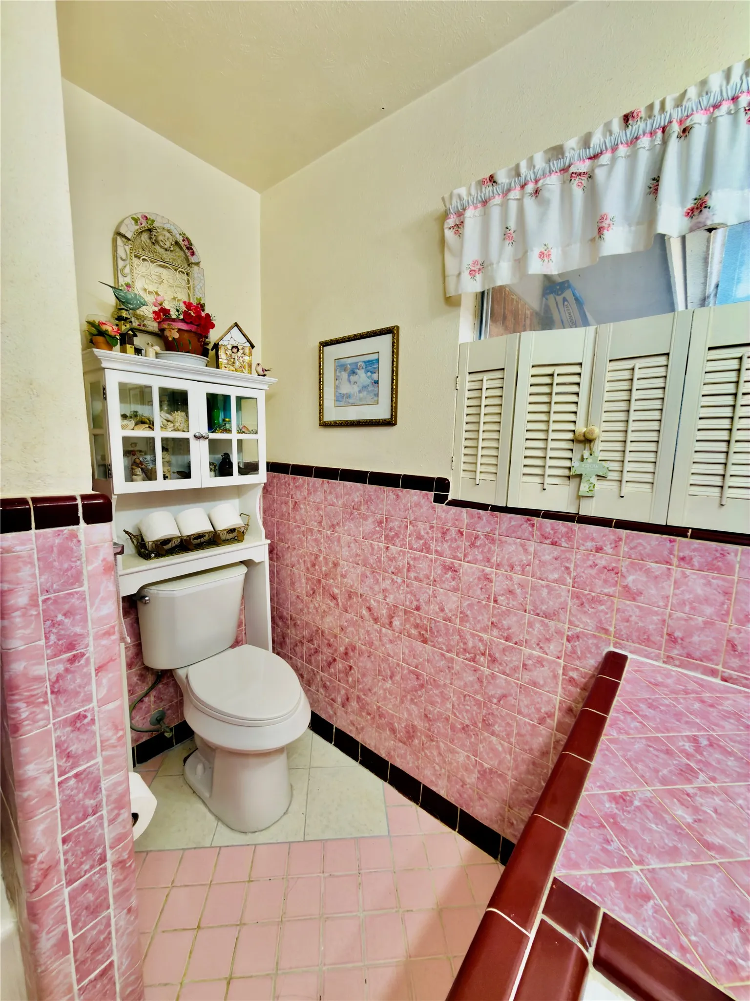 Single Family Residence For Sale in Tarrant County , 1552 Montclair Drive, Fort Worth, Texas 76103, 6 Bedroom, 3 Bathroom, 2 Garage spaces, 2,291 Sqft, built in 1957, mls#21383004, Real Estate Agent in Fort Worth, Homes For Sale in Tarrant county, Homes For Sale in Fort Worth, Realtor in Fort Worth Texas, Real Estate Brokerage Independent Realty Texas, Luminita Cordes Realtor
