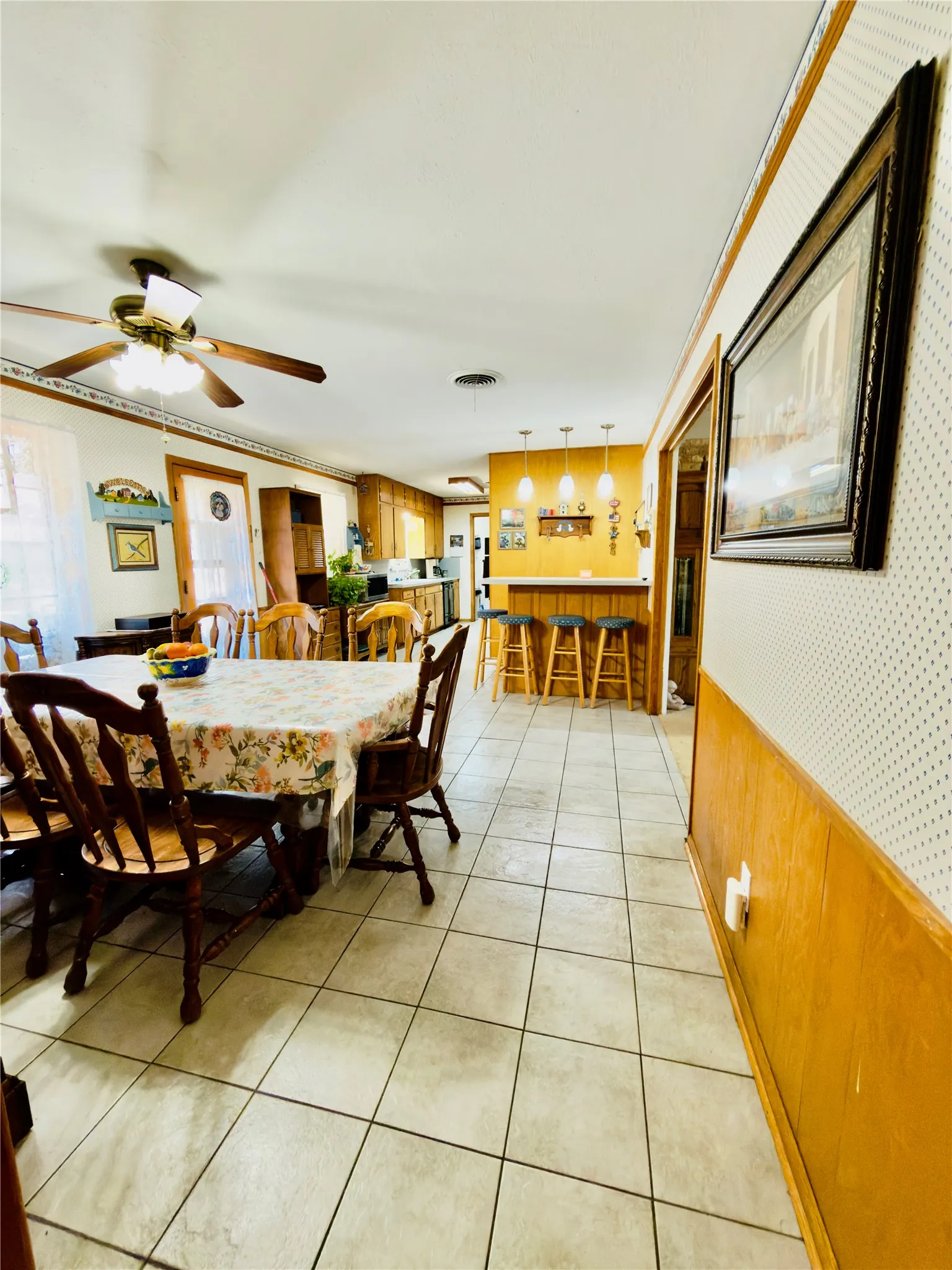 Single Family Residence For Sale in Tarrant County , 1552 Montclair Drive, Fort Worth, Texas 76103, 6 Bedroom, 3 Bathroom, 2 Garage spaces, 2,291 Sqft, built in 1957, mls#21383004, Real Estate Agent in Fort Worth, Homes For Sale in Tarrant county, Homes For Sale in Fort Worth, Realtor in Fort Worth Texas, Real Estate Brokerage Independent Realty Texas, Luminita Cordes Realtor