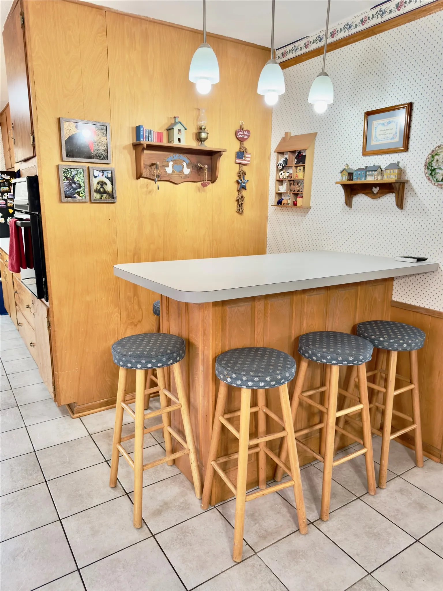Single Family Residence For Sale in Tarrant County , 1552 Montclair Drive, Fort Worth, Texas 76103, 6 Bedroom, 3 Bathroom, 2 Garage spaces, 2,291 Sqft, built in 1957, mls#21383004, Real Estate Agent in Fort Worth, Homes For Sale in Tarrant county, Homes For Sale in Fort Worth, Realtor in Fort Worth Texas, Real Estate Brokerage Independent Realty Texas, Luminita Cordes Realtor