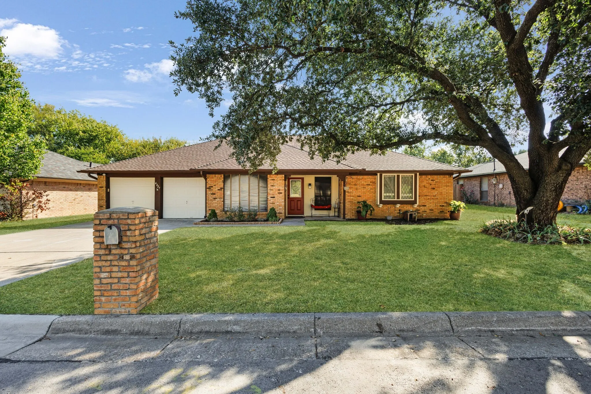 Single Family Residence For Rent in Tarrant County , 4227 High Mesa Drive, Arlington, Texas 76016, 4 Bedroom, 2 Bathroom, 2 Garage spaces, 1,950 Sqft, built in 1980, mls#21383978, Real Estate Agent in Arlington, Homes For Rent in Tarrant county, Homes For Rent in Arlington, Realtor in Arlington Texas, Real Estate Brokerage Independent Realty Texas, Luminita Cordes Realtor