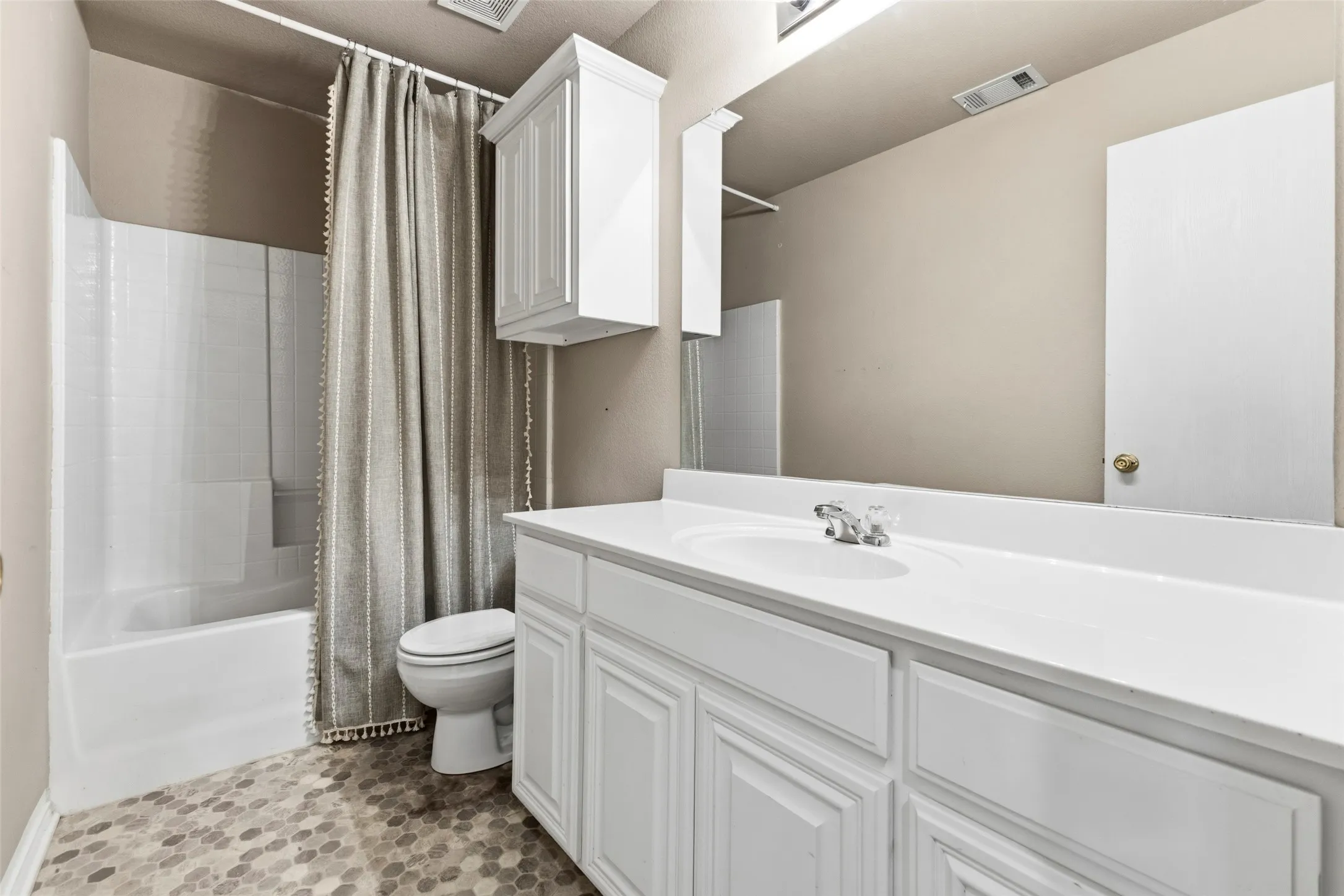 Full bathroom near bedrooms 2 and 3