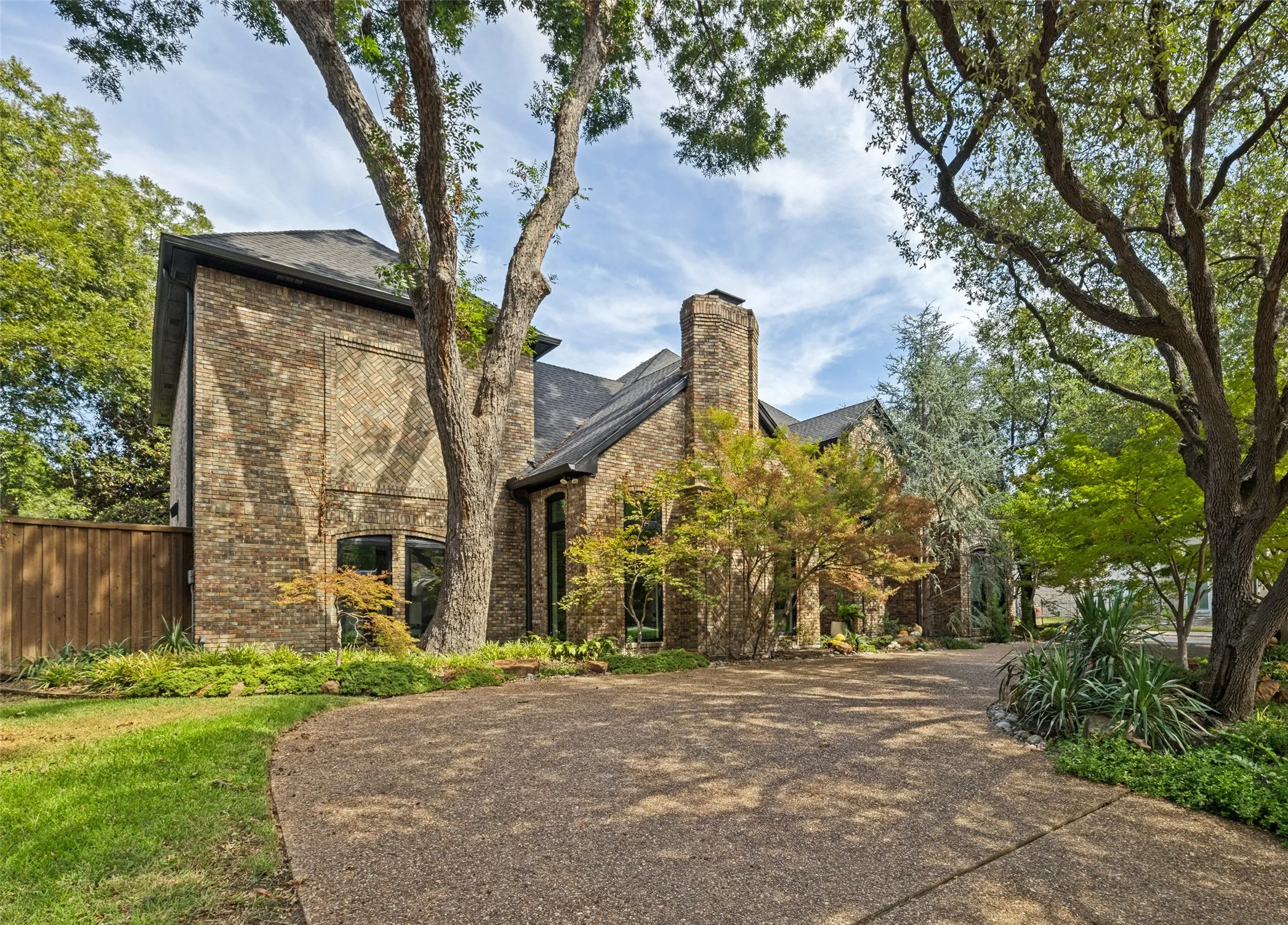 Single Family Residence For Sale in Collin County , 5819 Flintshire Lane, Dallas, Texas 75252, 5 Bedroom, 7 Bathroom, 3 Garage spaces, 6,001 Sqft, built in 1984, mls#21379640, Real Estate Agent in Dallas, Homes For Sale in Collin county, Homes For Sale in Dallas, Realtor in Dallas Texas, Real Estate Brokerage Independent Realty Texas, Luminita Cordes Realtor