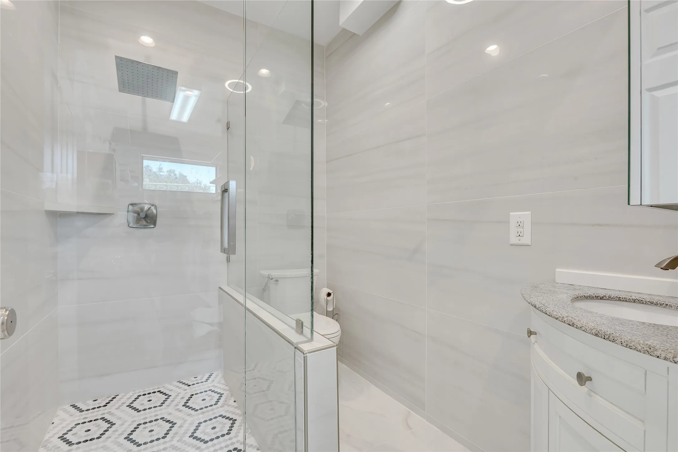 Single Family Residence For Sale in Collin County , 5819 Flintshire Lane, Dallas, Texas 75252, 5 Bedroom, 7 Bathroom, 3 Garage spaces, 6,001 Sqft, built in 1984, mls#21379640, Real Estate Agent in Dallas, Homes For Sale in Collin county, Homes For Sale in Dallas, Realtor in Dallas Texas, Real Estate Brokerage Independent Realty Texas, Luminita Cordes Realtor