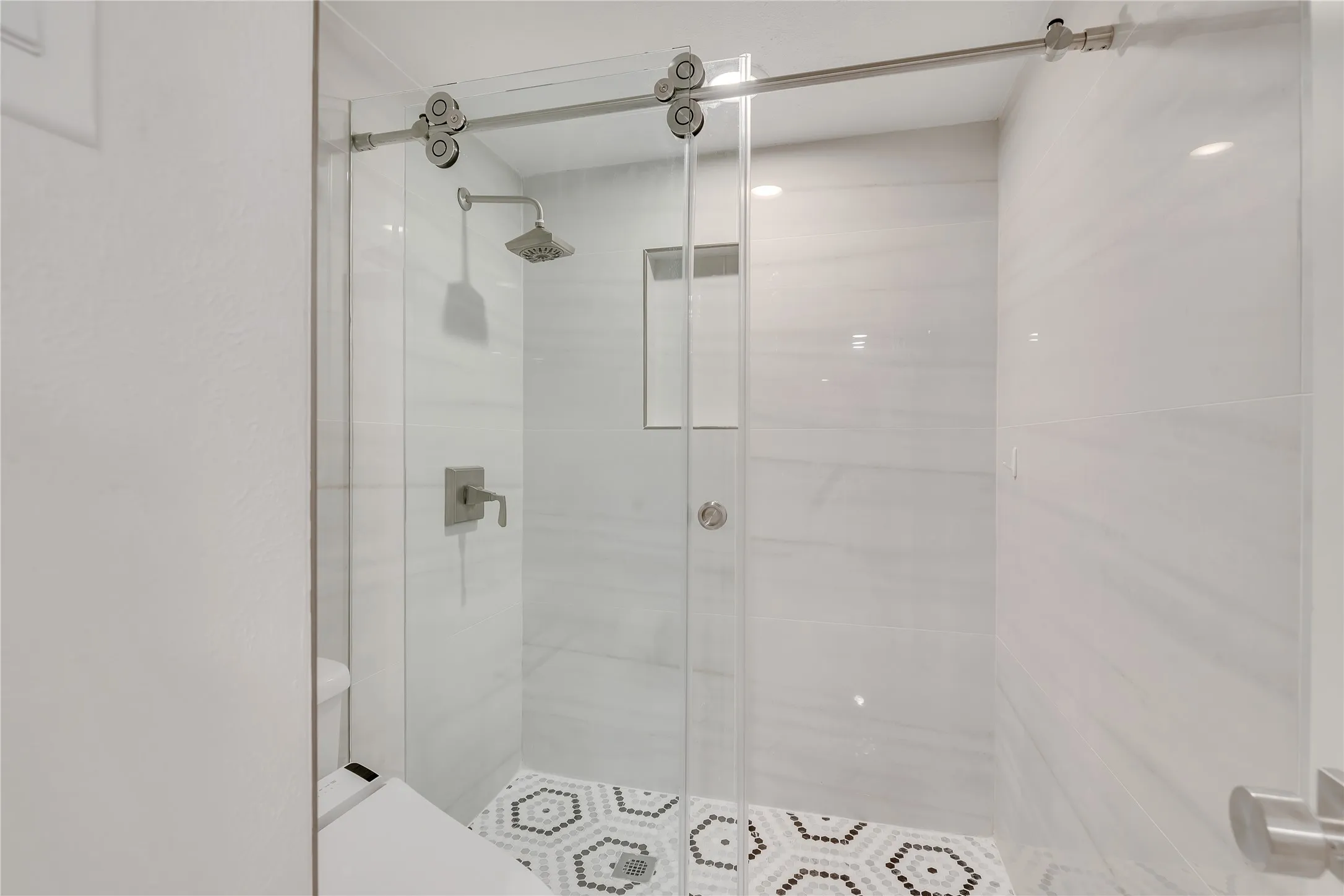 Single Family Residence For Sale in Collin County , 5819 Flintshire Lane, Dallas, Texas 75252, 5 Bedroom, 7 Bathroom, 3 Garage spaces, 6,001 Sqft, built in 1984, mls#21379640, Real Estate Agent in Dallas, Homes For Sale in Collin county, Homes For Sale in Dallas, Realtor in Dallas Texas, Real Estate Brokerage Independent Realty Texas, Luminita Cordes Realtor