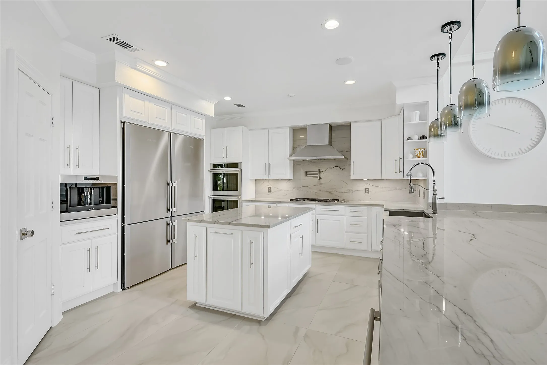 Single Family Residence For Sale in Collin County , 5819 Flintshire Lane, Dallas, Texas 75252, 5 Bedroom, 7 Bathroom, 3 Garage spaces, 6,001 Sqft, built in 1984, mls#21379640, Real Estate Agent in Dallas, Homes For Sale in Collin county, Homes For Sale in Dallas, Realtor in Dallas Texas, Real Estate Brokerage Independent Realty Texas, Luminita Cordes Realtor