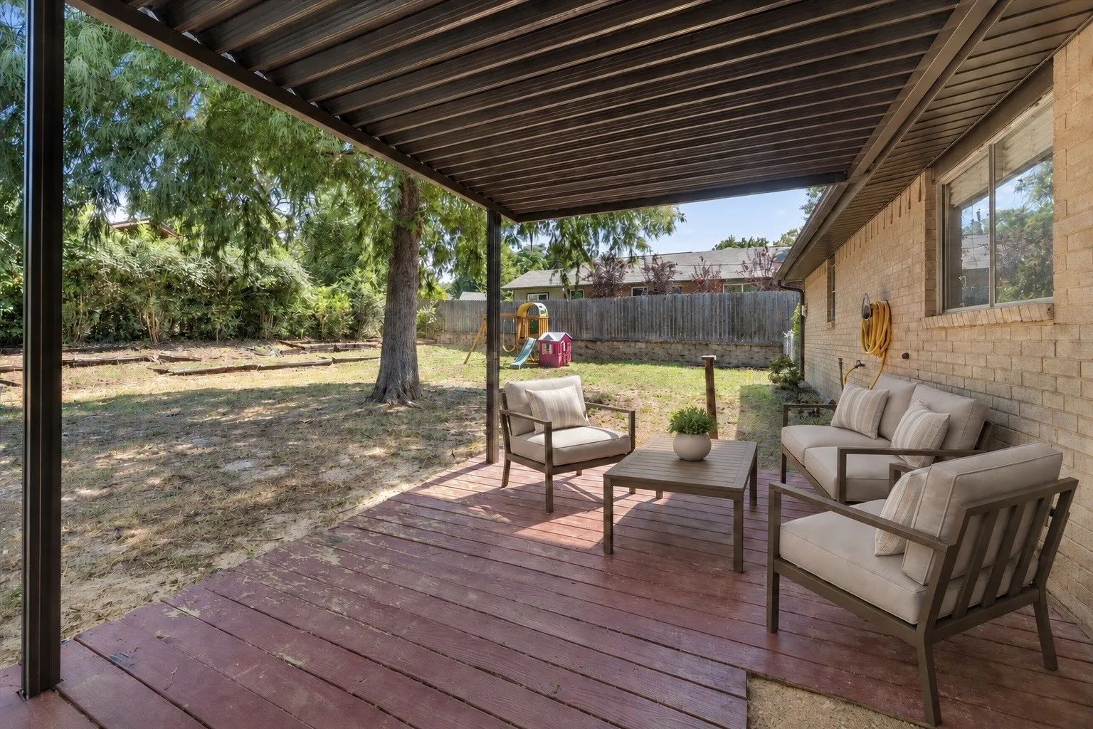 Single Family Residence For Sale in Henderson County , 107 Karen Court, Athens, Texas 75751, 3 Bedroom, 2 Bathroom, 2 Garage spaces, 1,513 Sqft, built in 1976, mls#21382944, Real Estate Agent in Athens, Homes For Sale in Henderson county, Homes For Sale in Athens, Realtor in Athens Texas, Real Estate Brokerage Independent Realty Texas, Luminita Cordes Realtor