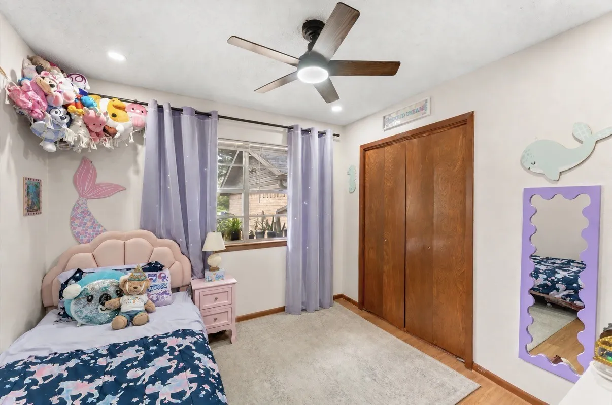 Single Family Residence For Sale in Henderson County , 107 Karen Court, Athens, Texas 75751, 3 Bedroom, 2 Bathroom, 2 Garage spaces, 1,513 Sqft, built in 1976, mls#21382944, Real Estate Agent in Athens, Homes For Sale in Henderson county, Homes For Sale in Athens, Realtor in Athens Texas, Real Estate Brokerage Independent Realty Texas, Luminita Cordes Realtor