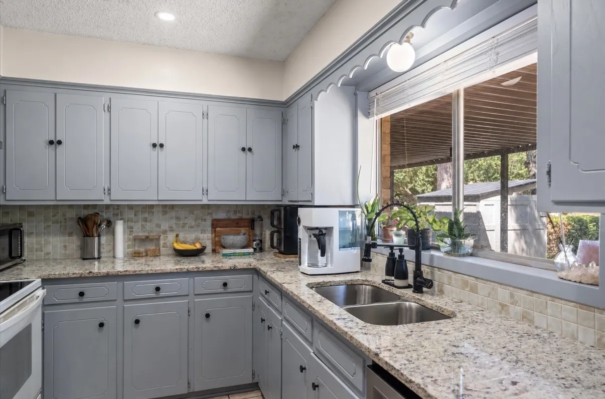 Single Family Residence For Sale in Henderson County , 107 Karen Court, Athens, Texas 75751, 3 Bedroom, 2 Bathroom, 2 Garage spaces, 1,513 Sqft, built in 1976, mls#21382944, Real Estate Agent in Athens, Homes For Sale in Henderson county, Homes For Sale in Athens, Realtor in Athens Texas, Real Estate Brokerage Independent Realty Texas, Luminita Cordes Realtor