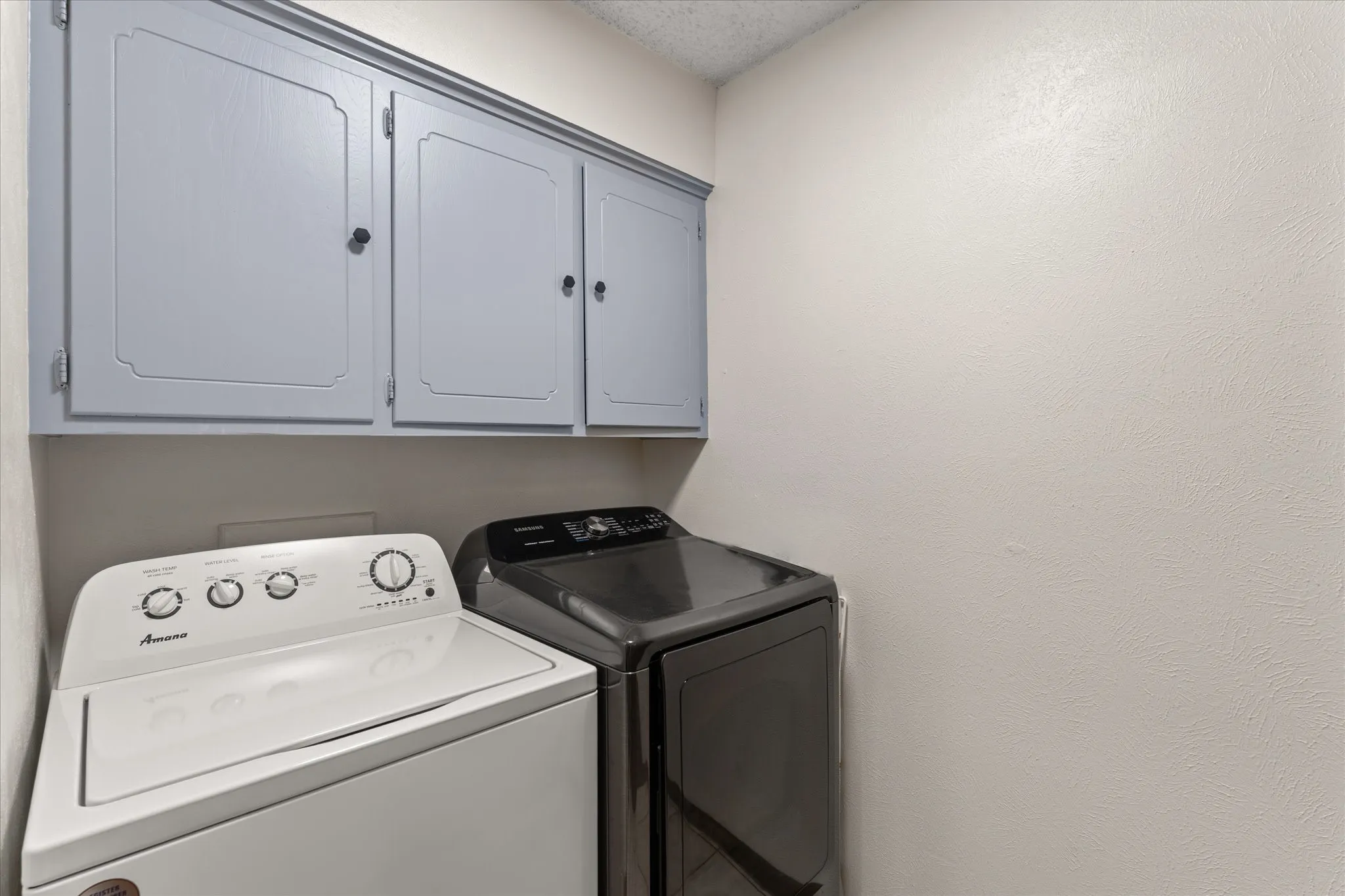Single Family Residence For Sale in Henderson County , 107 Karen Court, Athens, Texas 75751, 3 Bedroom, 2 Bathroom, 2 Garage spaces, 1,513 Sqft, built in 1976, mls#21382944, Real Estate Agent in Athens, Homes For Sale in Henderson county, Homes For Sale in Athens, Realtor in Athens Texas, Real Estate Brokerage Independent Realty Texas, Luminita Cordes Realtor