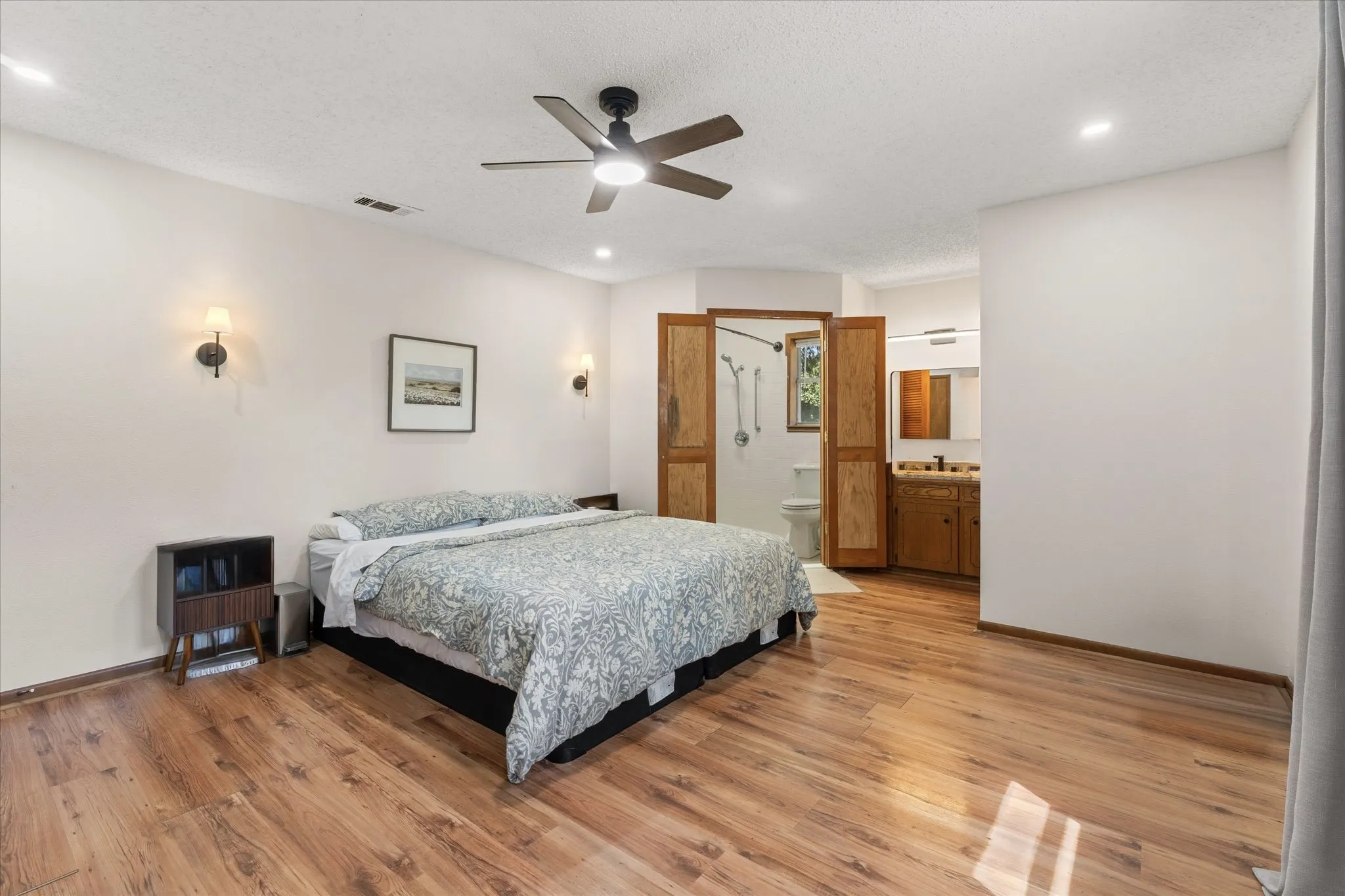Single Family Residence For Sale in Henderson County , 107 Karen Court, Athens, Texas 75751, 3 Bedroom, 2 Bathroom, 2 Garage spaces, 1,513 Sqft, built in 1976, mls#21382944, Real Estate Agent in Athens, Homes For Sale in Henderson county, Homes For Sale in Athens, Realtor in Athens Texas, Real Estate Brokerage Independent Realty Texas, Luminita Cordes Realtor