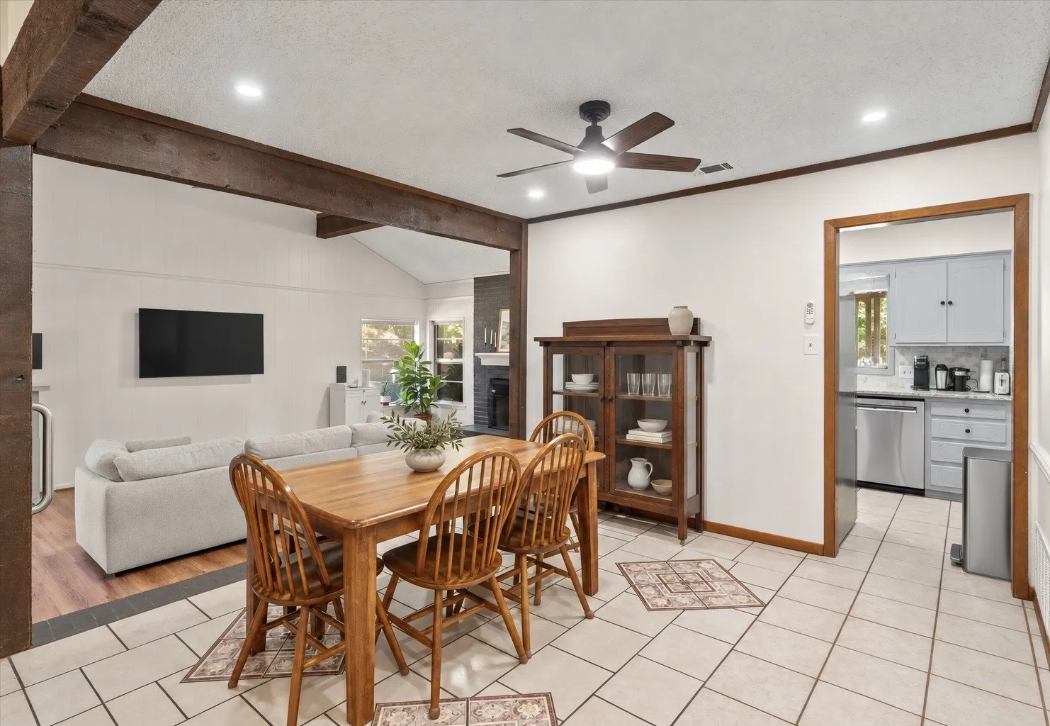 Single Family Residence For Sale in Henderson County , 107 Karen Court, Athens, Texas 75751, 3 Bedroom, 2 Bathroom, 2 Garage spaces, 1,513 Sqft, built in 1976, mls#21382944, Real Estate Agent in Athens, Homes For Sale in Henderson county, Homes For Sale in Athens, Realtor in Athens Texas, Real Estate Brokerage Independent Realty Texas, Luminita Cordes Realtor