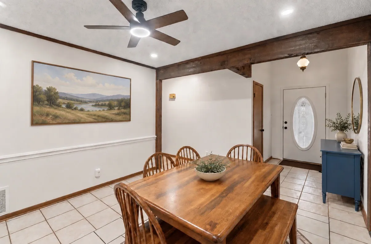 Single Family Residence For Sale in Henderson County , 107 Karen Court, Athens, Texas 75751, 3 Bedroom, 2 Bathroom, 2 Garage spaces, 1,513 Sqft, built in 1976, mls#21382944, Real Estate Agent in Athens, Homes For Sale in Henderson county, Homes For Sale in Athens, Realtor in Athens Texas, Real Estate Brokerage Independent Realty Texas, Luminita Cordes Realtor