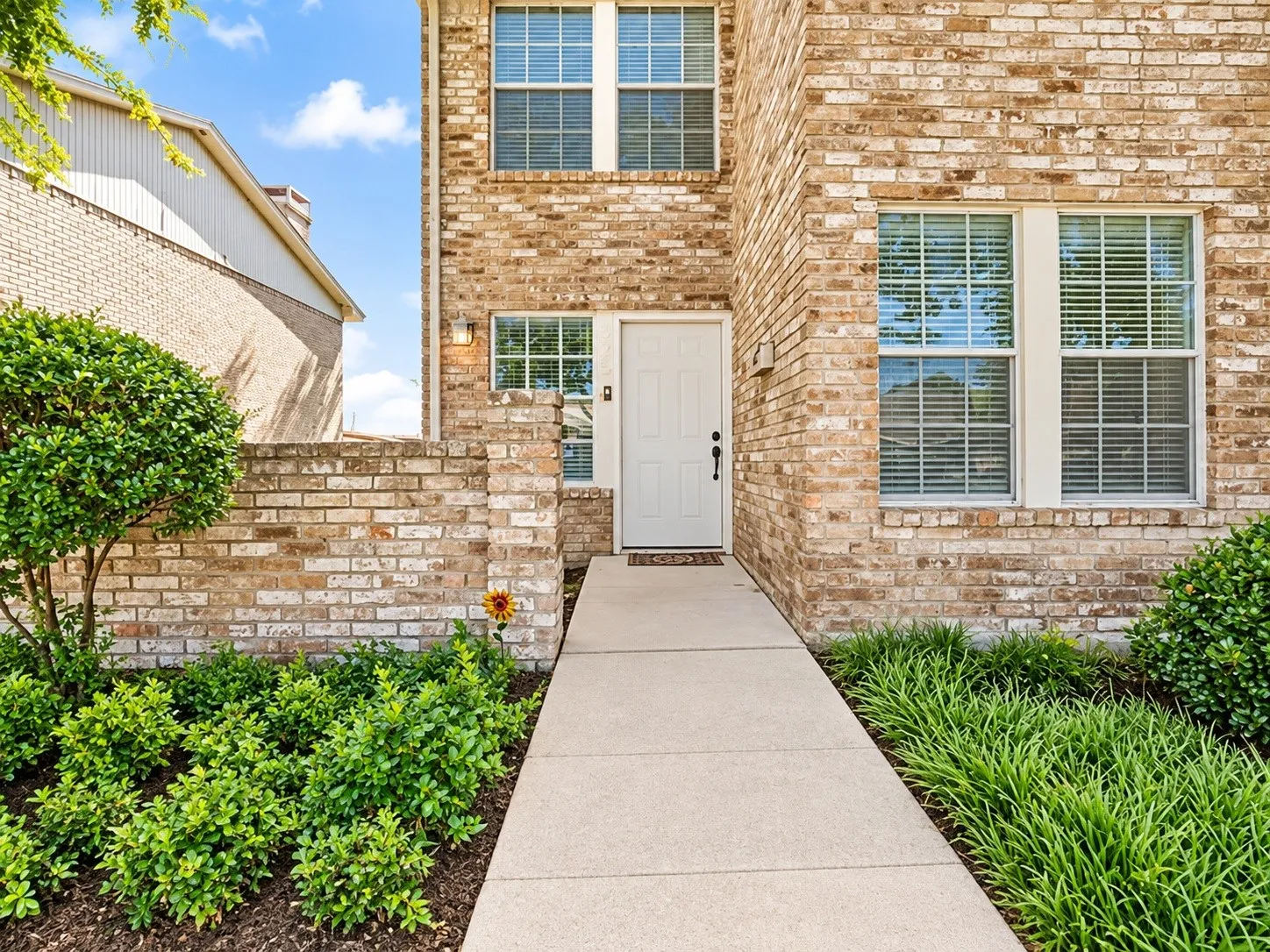 Townhouse For Sale in Dallas County , 525 Towne House Lane, Richardson, Texas 75081, 3 Bedroom, 3 Bathroom, Garage spaces, 1,606 Sqft, built in 1973, mls#21383938, Real Estate Agent in Richardson, Homes For Sale in Dallas county, Homes For Sale in Richardson, Realtor in Richardson Texas, Real Estate Brokerage Independent Realty Texas, Luminita Cordes Realtor