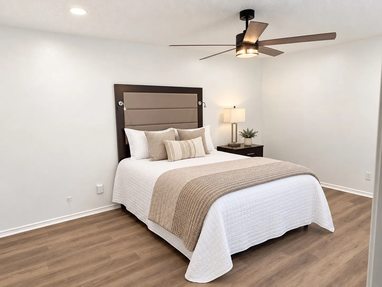Townhouse For Sale in Dallas County , 525 Towne House Lane, Richardson, Texas 75081, 3 Bedroom, 3 Bathroom, Garage spaces, 1,606 Sqft, built in 1973, mls#21383938, Real Estate Agent in Richardson, Homes For Sale in Dallas county, Homes For Sale in Richardson, Realtor in Richardson Texas, Real Estate Brokerage Independent Realty Texas, Luminita Cordes Realtor