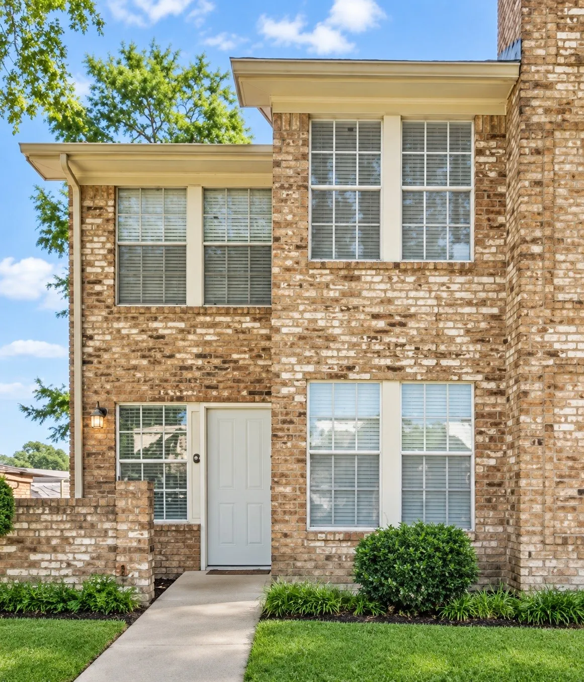 Townhouse For Sale in Dallas County , 525 Towne House Lane, Richardson, Texas 75081, 3 Bedroom, 3 Bathroom, Garage spaces, 1,606 Sqft, built in 1973, mls#21383938, Real Estate Agent in Richardson, Homes For Sale in Dallas county, Homes For Sale in Richardson, Realtor in Richardson Texas, Real Estate Brokerage Independent Realty Texas, Luminita Cordes Realtor