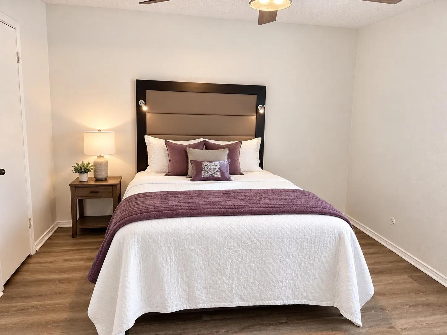 Townhouse For Sale in Dallas County , 525 Towne House Lane, Richardson, Texas 75081, 3 Bedroom, 3 Bathroom, Garage spaces, 1,606 Sqft, built in 1973, mls#21383938, Real Estate Agent in Richardson, Homes For Sale in Dallas county, Homes For Sale in Richardson, Realtor in Richardson Texas, Real Estate Brokerage Independent Realty Texas, Luminita Cordes Realtor