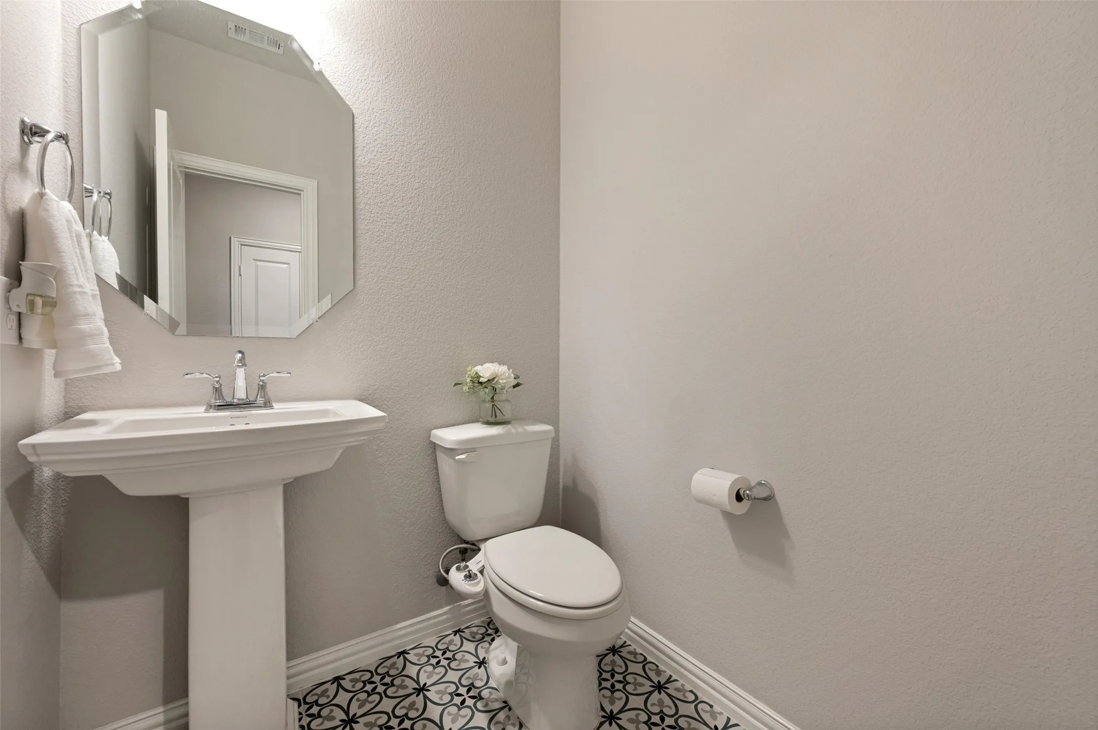 Single Family Residence For Sale in Denton County , 9700 Boulder Point Road, Oak Point, Texas 75068, 3 Bedroom, 4 Bathroom, 3 Garage spaces, 2,809 Sqft, built in 2022, mls#21382578, Real Estate Agent in Oak Point, Homes For Sale in Denton county, Homes For Sale in Oak Point, Realtor in Oak Point Texas, Real Estate Brokerage Independent Realty Texas, Luminita Cordes Realtor