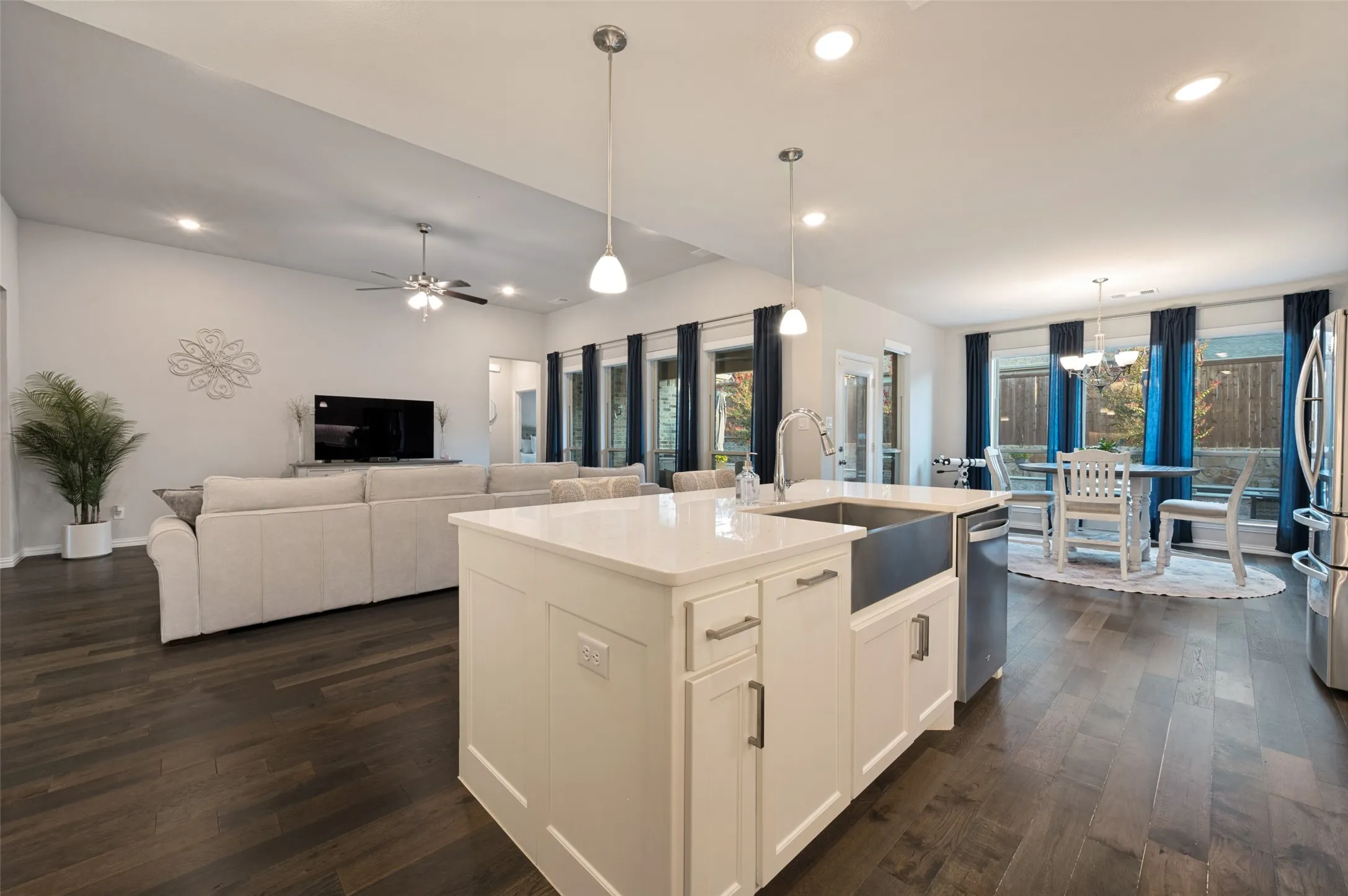 Single Family Residence For Sale in Denton County , 9700 Boulder Point Road, Oak Point, Texas 75068, 3 Bedroom, 4 Bathroom, 3 Garage spaces, 2,809 Sqft, built in 2022, mls#21382578, Real Estate Agent in Oak Point, Homes For Sale in Denton county, Homes For Sale in Oak Point, Realtor in Oak Point Texas, Real Estate Brokerage Independent Realty Texas, Luminita Cordes Realtor