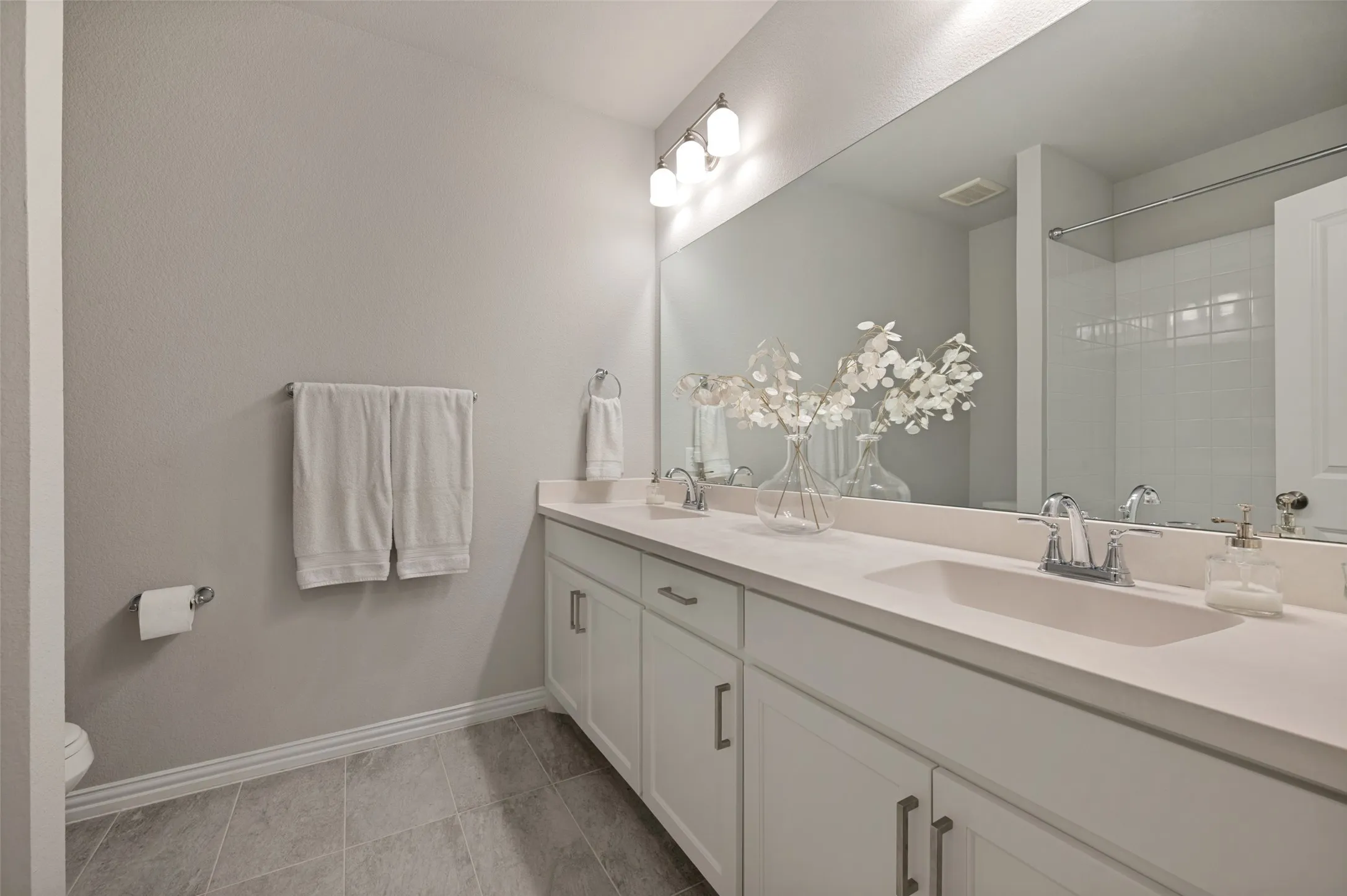 Single Family Residence For Sale in Denton County , 9700 Boulder Point Road, Oak Point, Texas 75068, 3 Bedroom, 4 Bathroom, 3 Garage spaces, 2,809 Sqft, built in 2022, mls#21382578, Real Estate Agent in Oak Point, Homes For Sale in Denton county, Homes For Sale in Oak Point, Realtor in Oak Point Texas, Real Estate Brokerage Independent Realty Texas, Luminita Cordes Realtor