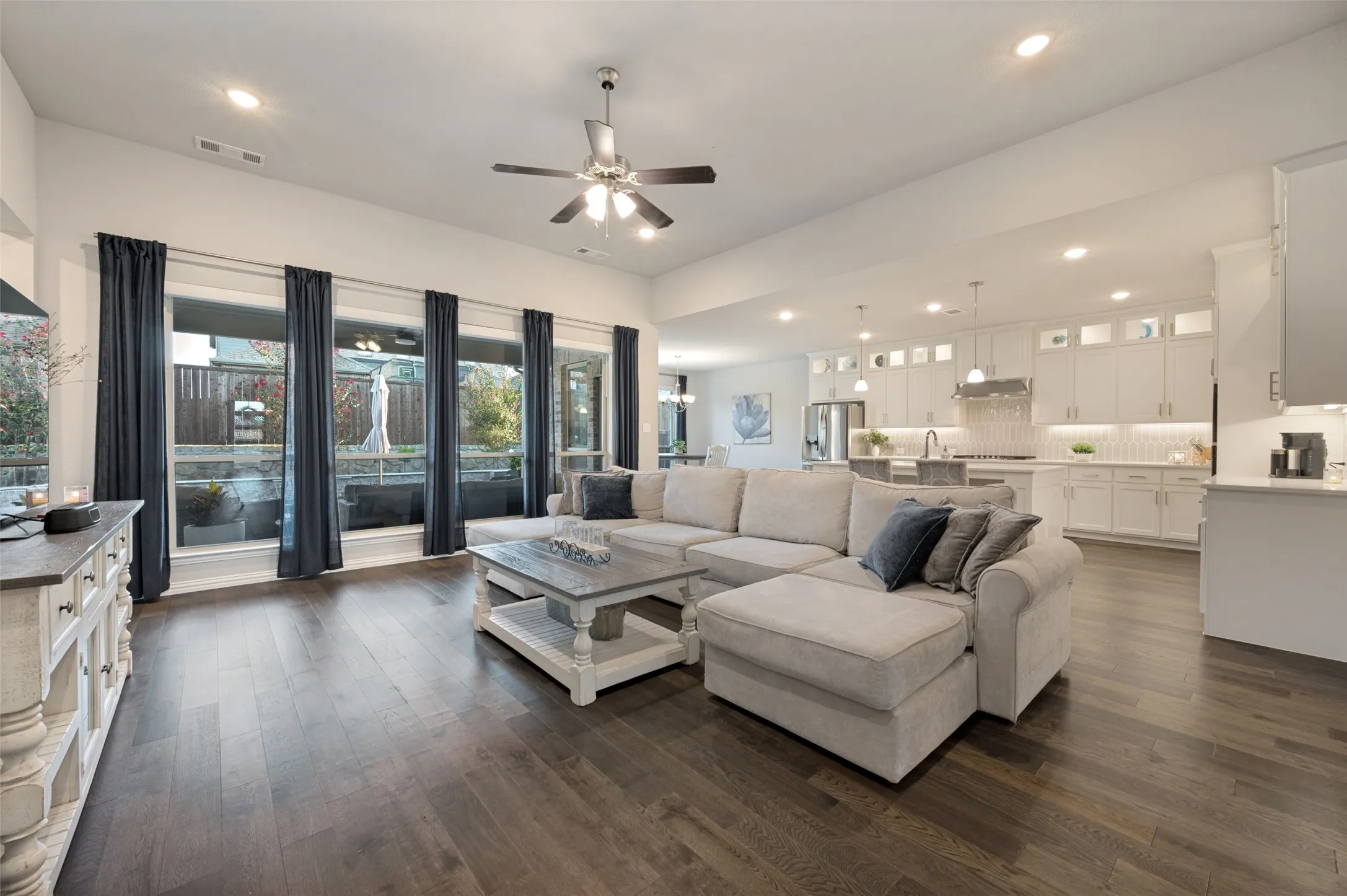 Single Family Residence For Sale in Denton County , 9700 Boulder Point Road, Oak Point, Texas 75068, 3 Bedroom, 4 Bathroom, 3 Garage spaces, 2,809 Sqft, built in 2022, mls#21382578, Real Estate Agent in Oak Point, Homes For Sale in Denton county, Homes For Sale in Oak Point, Realtor in Oak Point Texas, Real Estate Brokerage Independent Realty Texas, Luminita Cordes Realtor