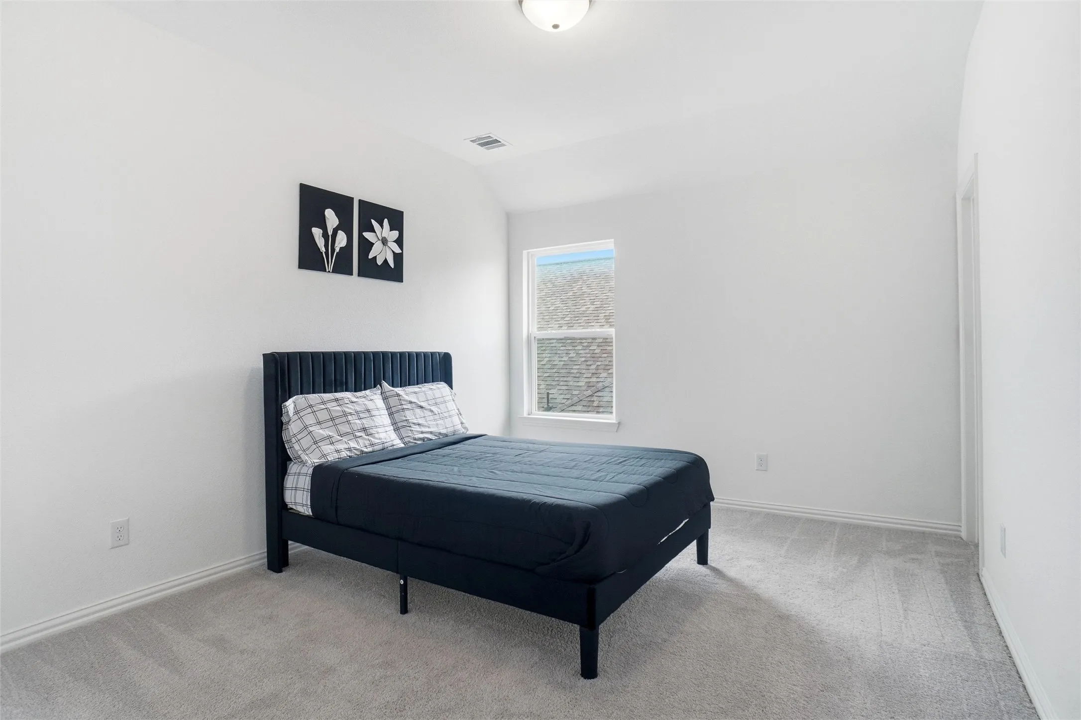 Single Family Residence For Rent in Tarrant County , 2073 Cloverfern Way, Haslet, Texas 76052, 4 Bedroom, 3 Bathroom, 2 Garage spaces, 3,448 Sqft, built in 2022, mls#21383452, Real Estate Agent in Haslet, Homes For Rent in Tarrant county, Homes For Rent in Haslet, Realtor in Haslet Texas, Real Estate Brokerage Independent Realty Texas, Luminita Cordes Realtor