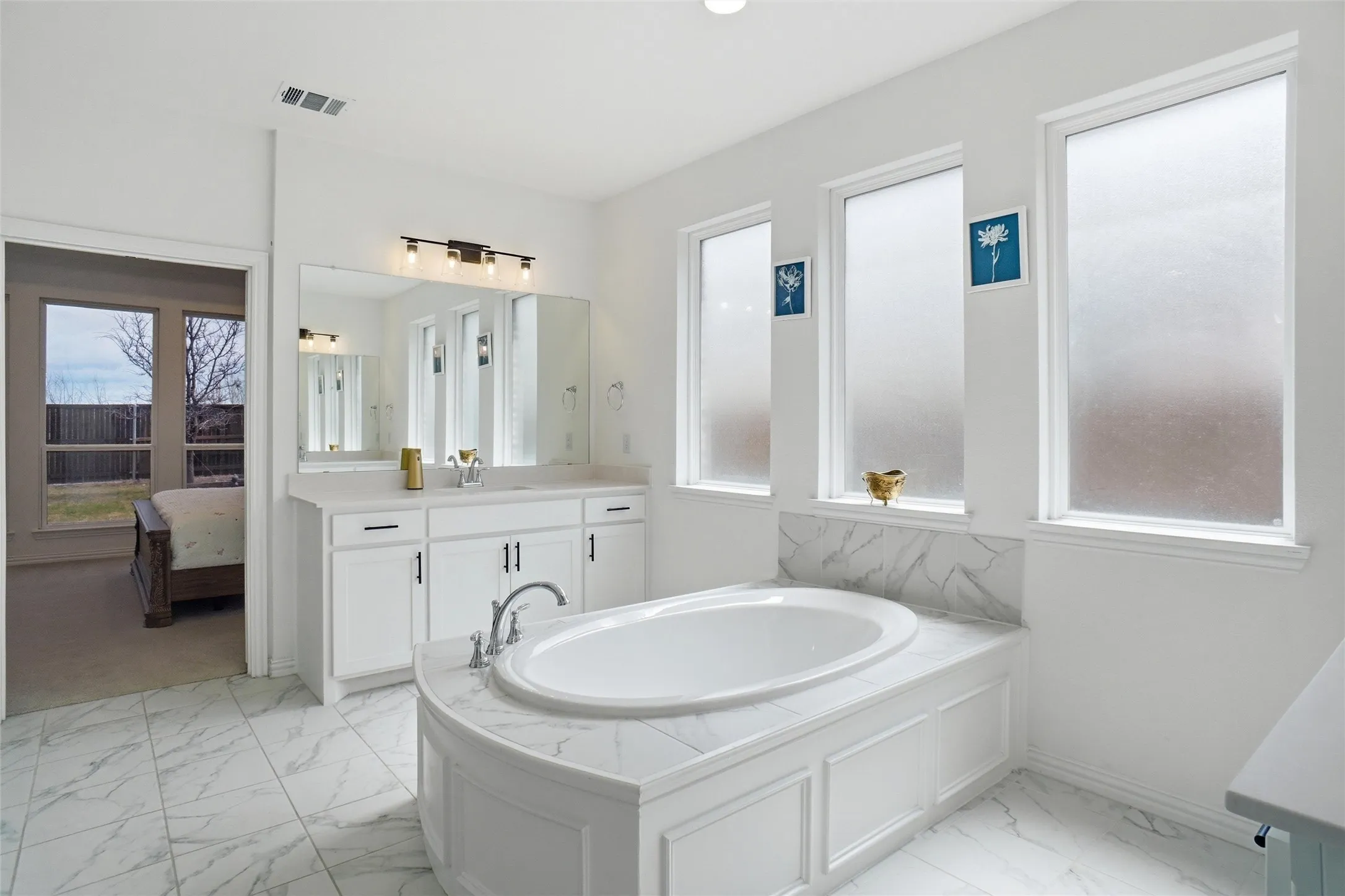 Single Family Residence For Rent in Tarrant County , 2073 Cloverfern Way, Haslet, Texas 76052, 4 Bedroom, 3 Bathroom, 2 Garage spaces, 3,448 Sqft, built in 2022, mls#21383452, Real Estate Agent in Haslet, Homes For Rent in Tarrant county, Homes For Rent in Haslet, Realtor in Haslet Texas, Real Estate Brokerage Independent Realty Texas, Luminita Cordes Realtor