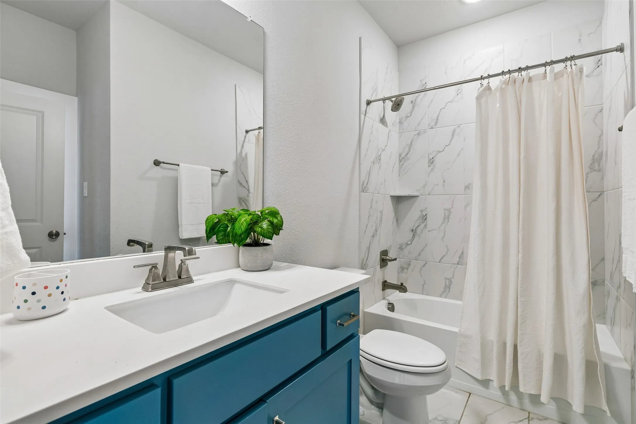 Single Family Residence For Sale in Collin County , 13073 Cabana Drive, Frisco, Texas 75035, 4 Bedroom, 3 Bathroom, 2 Garage spaces, 3,622 Sqft, built in 2020, mls#21383074, Real Estate Agent in Frisco, Homes For Sale in Collin county, Homes For Sale in Frisco, Realtor in Frisco Texas, Real Estate Brokerage Independent Realty Texas, Luminita Cordes Realtor