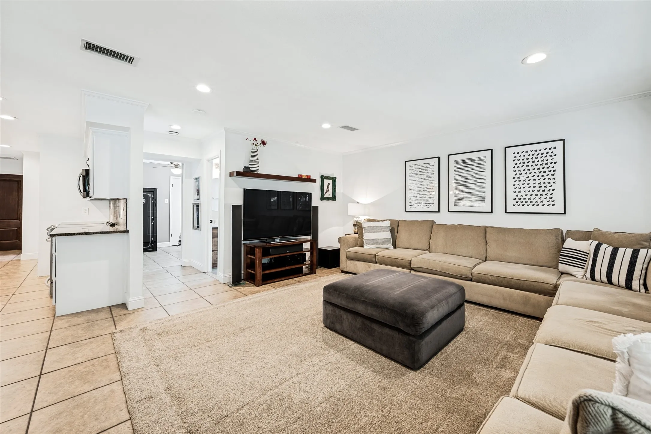 Single Family Residence For Sale in Tarrant County , 3614 Lake Pontchartrain Drive, Arlington, Texas 76016, 4 Bedroom, 3 Bathroom, 2 Garage spaces, 2,809 Sqft, built in 1979, mls#21383422, Real Estate Agent in Arlington, Homes For Sale in Tarrant county, Homes For Sale in Arlington, Realtor in Arlington Texas, Real Estate Brokerage Independent Realty Texas, Luminita Cordes Realtor