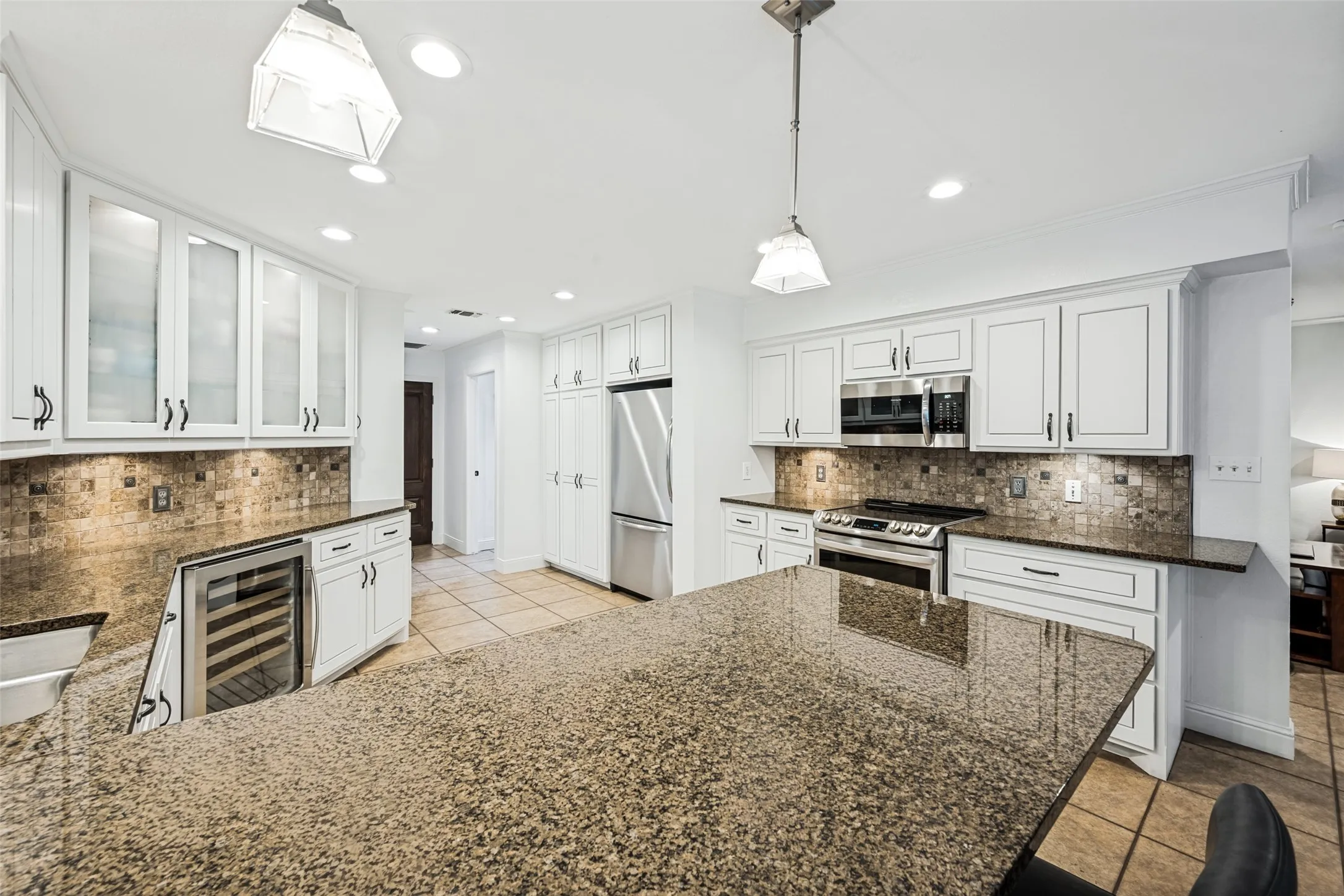 Single Family Residence For Sale in Tarrant County , 3614 Lake Pontchartrain Drive, Arlington, Texas 76016, 4 Bedroom, 3 Bathroom, 2 Garage spaces, 2,809 Sqft, built in 1979, mls#21383422, Real Estate Agent in Arlington, Homes For Sale in Tarrant county, Homes For Sale in Arlington, Realtor in Arlington Texas, Real Estate Brokerage Independent Realty Texas, Luminita Cordes Realtor