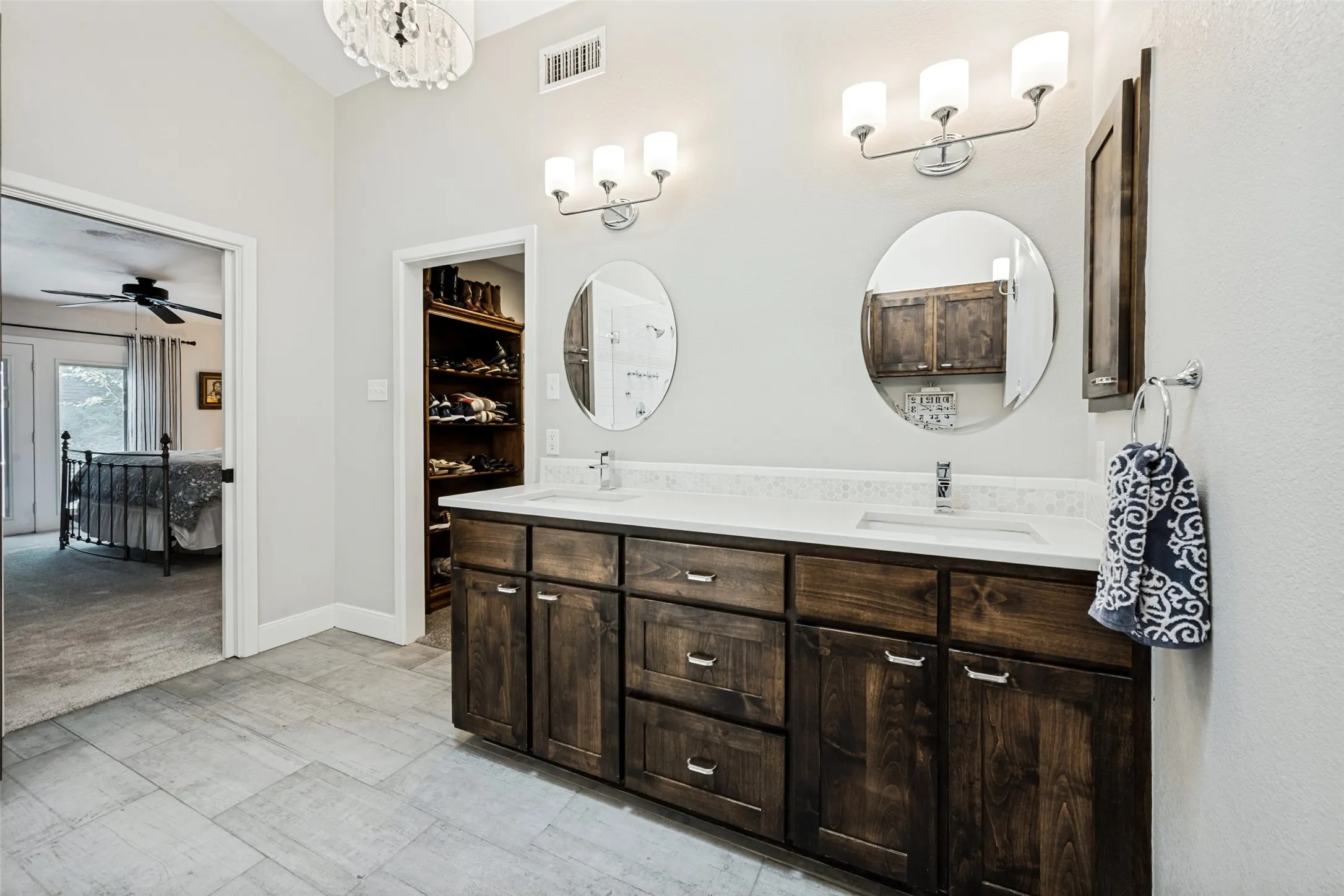 Single Family Residence For Sale in Tarrant County , 3614 Lake Pontchartrain Drive, Arlington, Texas 76016, 4 Bedroom, 3 Bathroom, 2 Garage spaces, 2,809 Sqft, built in 1979, mls#21383422, Real Estate Agent in Arlington, Homes For Sale in Tarrant county, Homes For Sale in Arlington, Realtor in Arlington Texas, Real Estate Brokerage Independent Realty Texas, Luminita Cordes Realtor