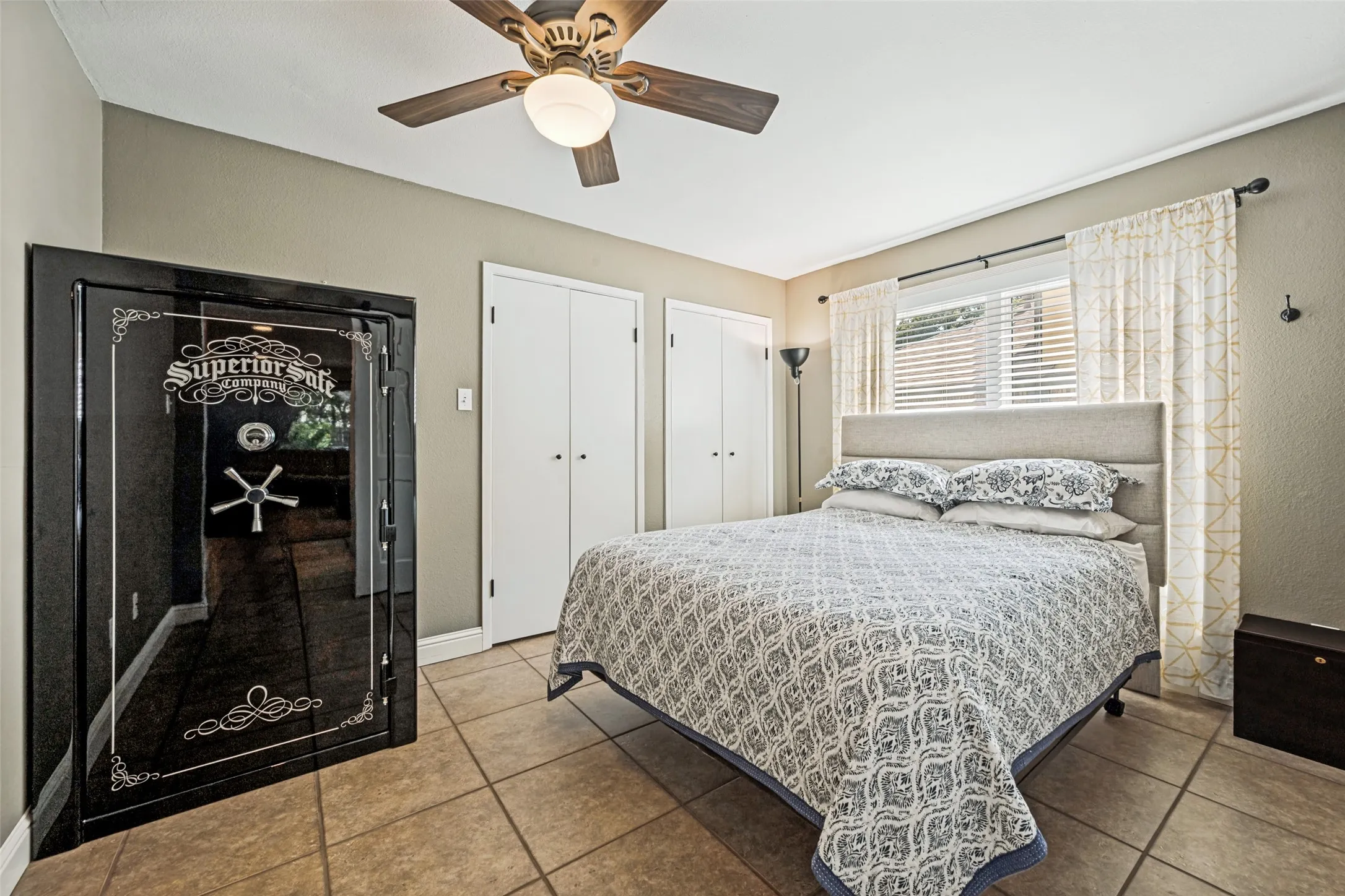 Single Family Residence For Sale in Tarrant County , 3614 Lake Pontchartrain Drive, Arlington, Texas 76016, 4 Bedroom, 3 Bathroom, 2 Garage spaces, 2,809 Sqft, built in 1979, mls#21383422, Real Estate Agent in Arlington, Homes For Sale in Tarrant county, Homes For Sale in Arlington, Realtor in Arlington Texas, Real Estate Brokerage Independent Realty Texas, Luminita Cordes Realtor