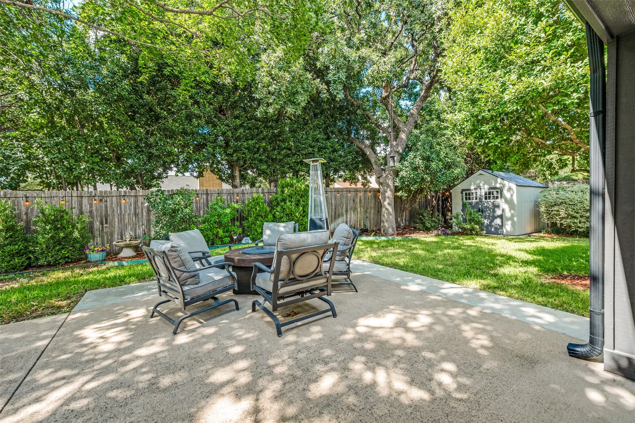 Single Family Residence For Sale in Tarrant County , 3614 Lake Pontchartrain Drive, Arlington, Texas 76016, 4 Bedroom, 3 Bathroom, 2 Garage spaces, 2,809 Sqft, built in 1979, mls#21383422, Real Estate Agent in Arlington, Homes For Sale in Tarrant county, Homes For Sale in Arlington, Realtor in Arlington Texas, Real Estate Brokerage Independent Realty Texas, Luminita Cordes Realtor